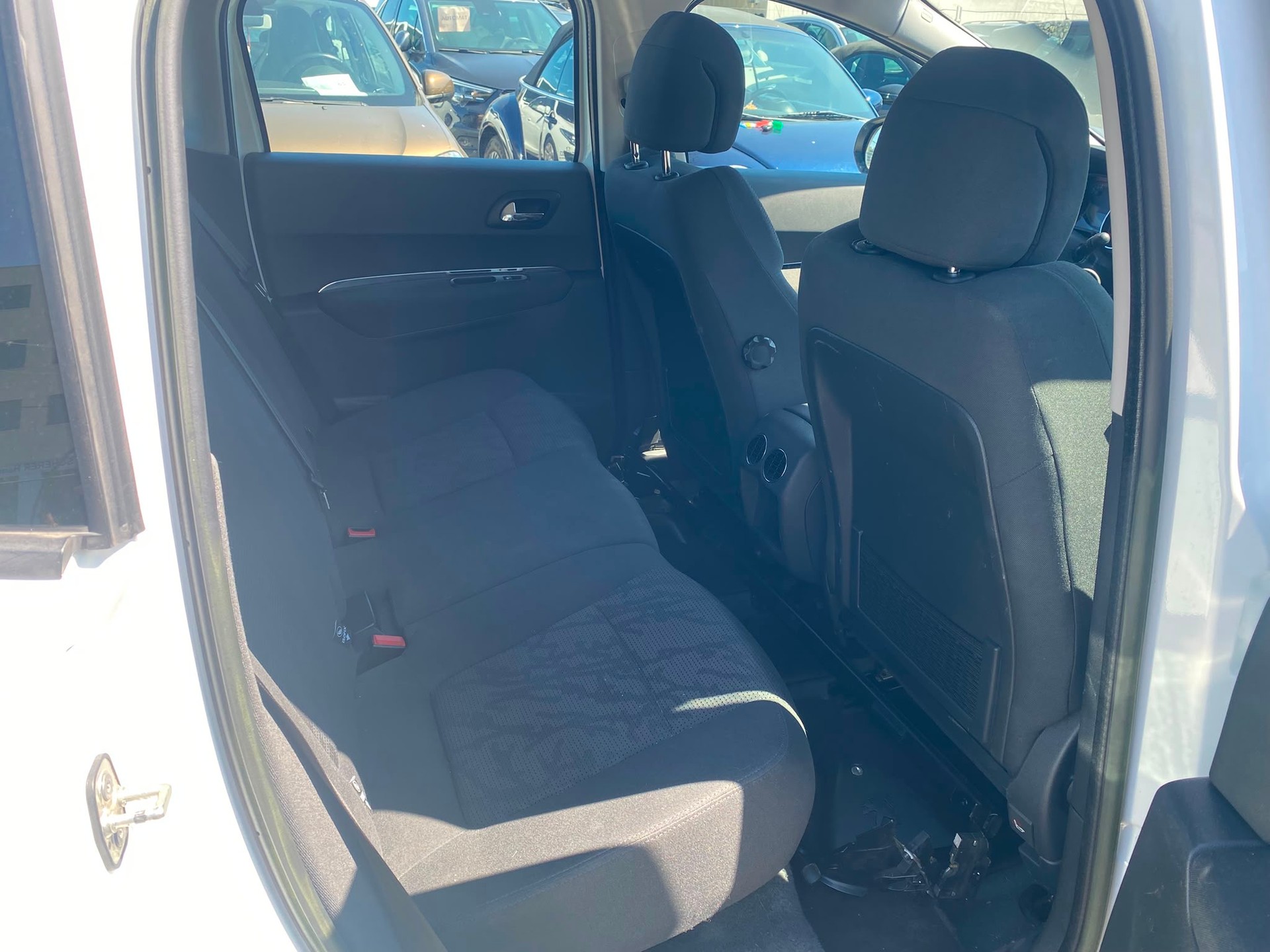 PEUGEOT 3008 1.6 16V T Swiss Edition-image-9