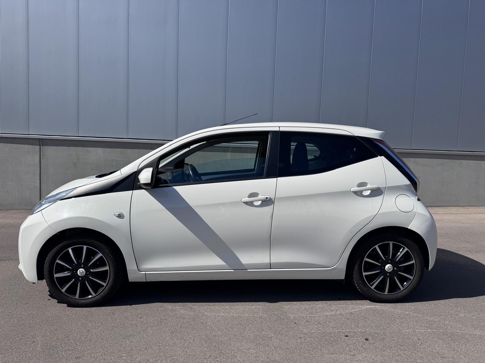TOYOTA Aygo 1.0 VVT-i x-play MultiMode