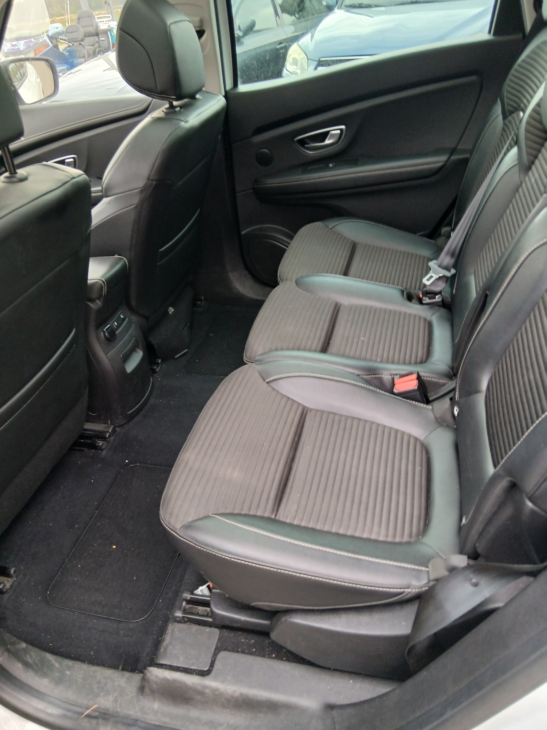 RENAULT Grand Scénic 1.3 16V Turbo Initiale Paris-image-9