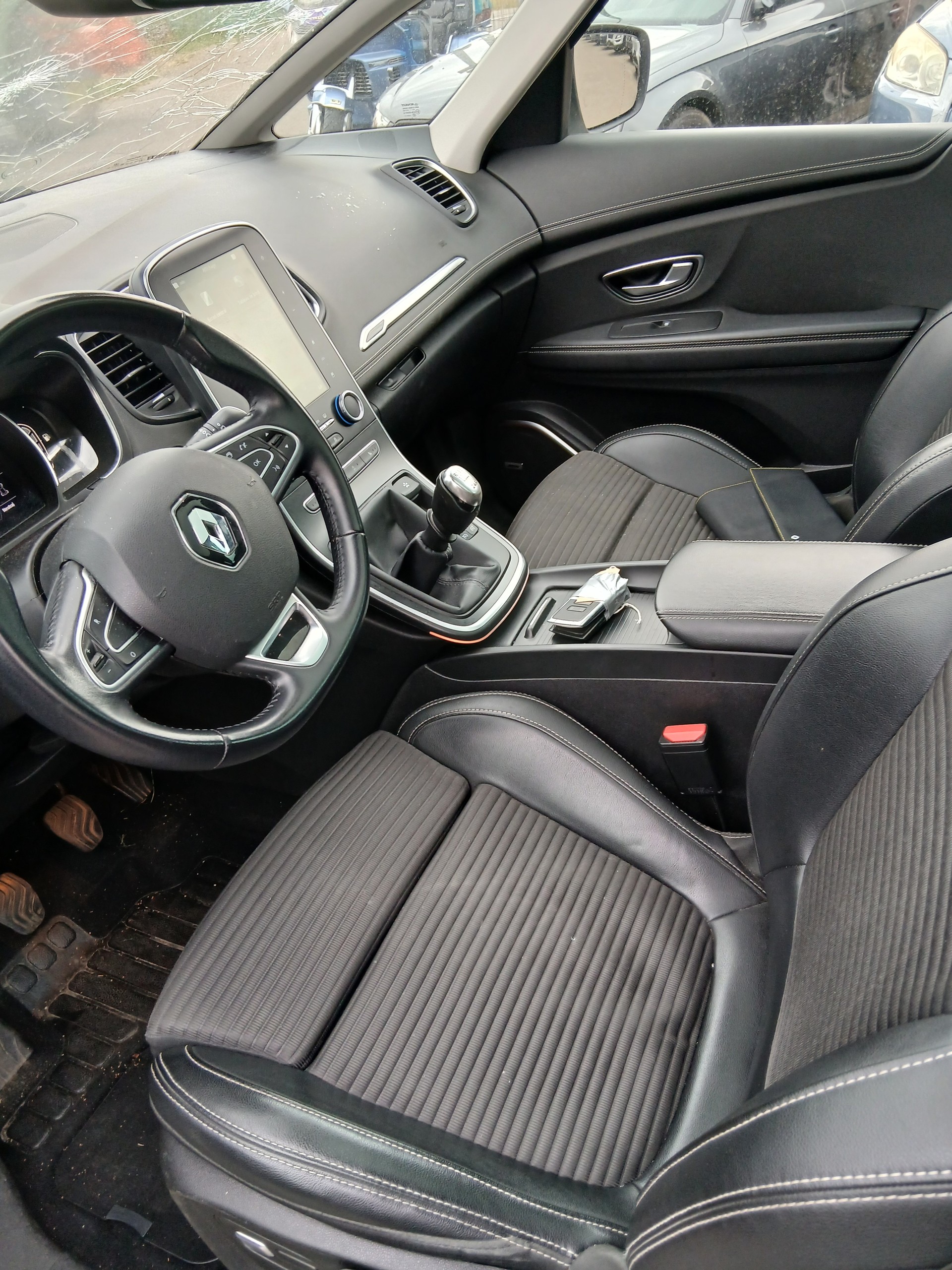 RENAULT Grand Scénic 1.3 16V Turbo Initiale Paris-image-8