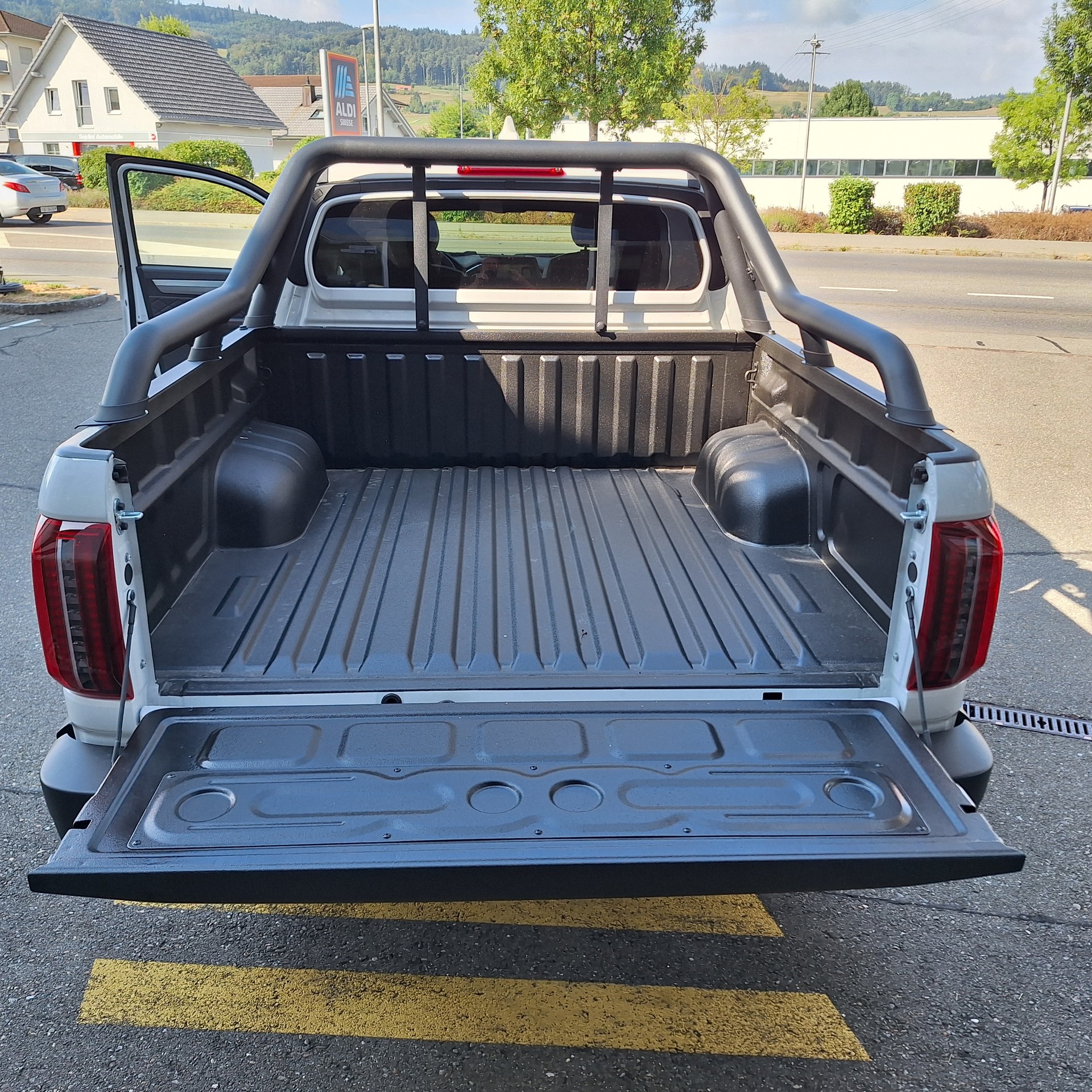 JAC T9EV 88kWh Luxury 4x4-image-6
