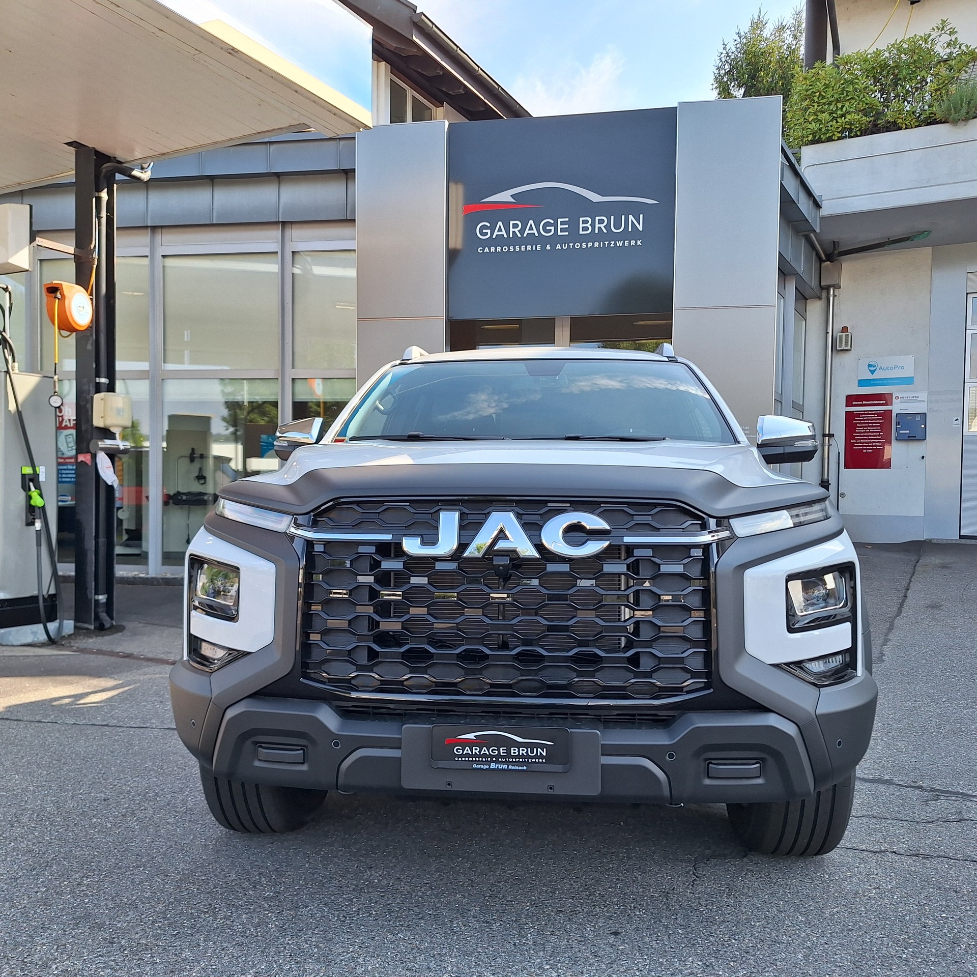 JAC T9EV 88kWh Luxury 4x4-image-0