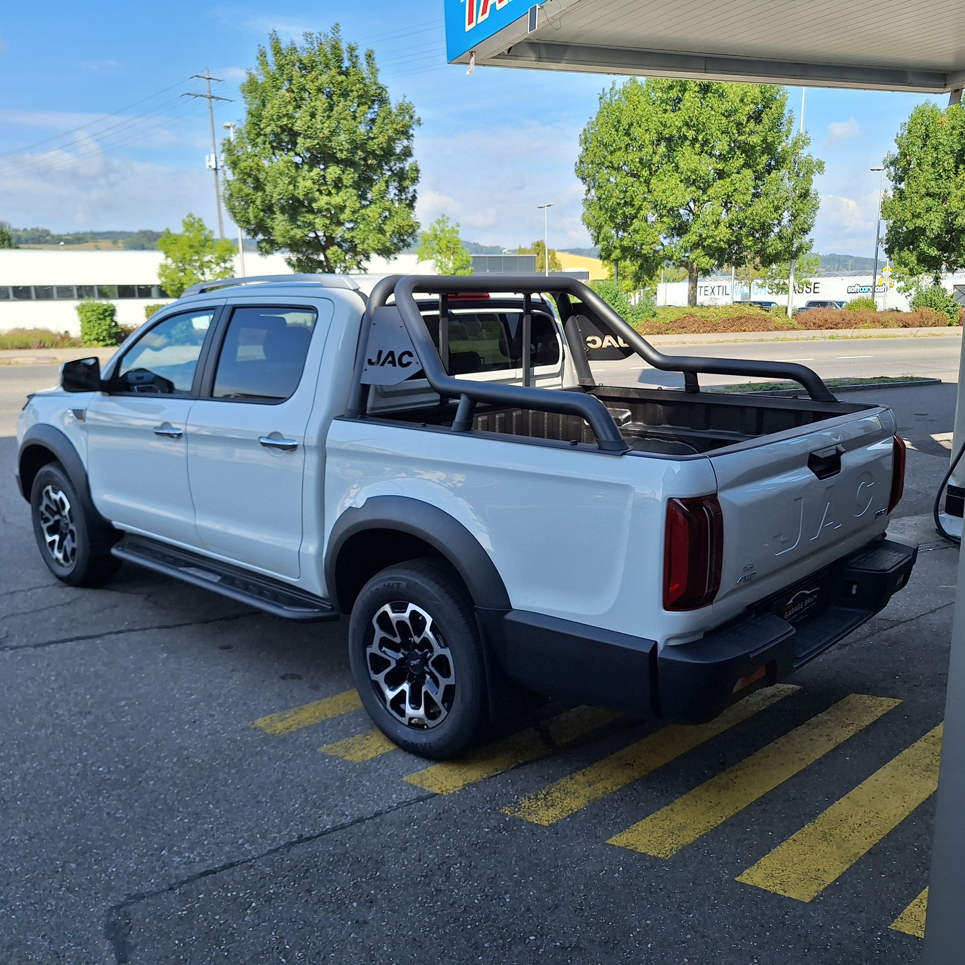JAC T9EV 88kWh Luxury 4x4-image-5