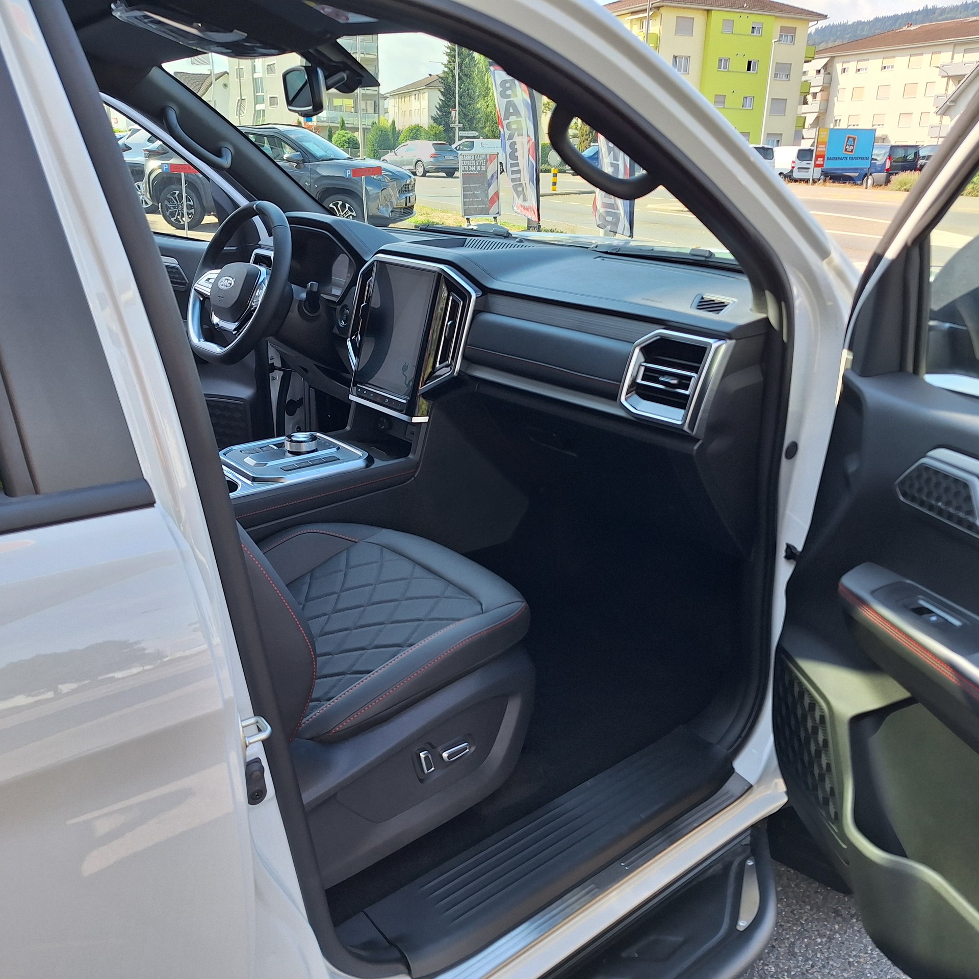 JAC T9EV 88kWh Luxury 4x4-image-9