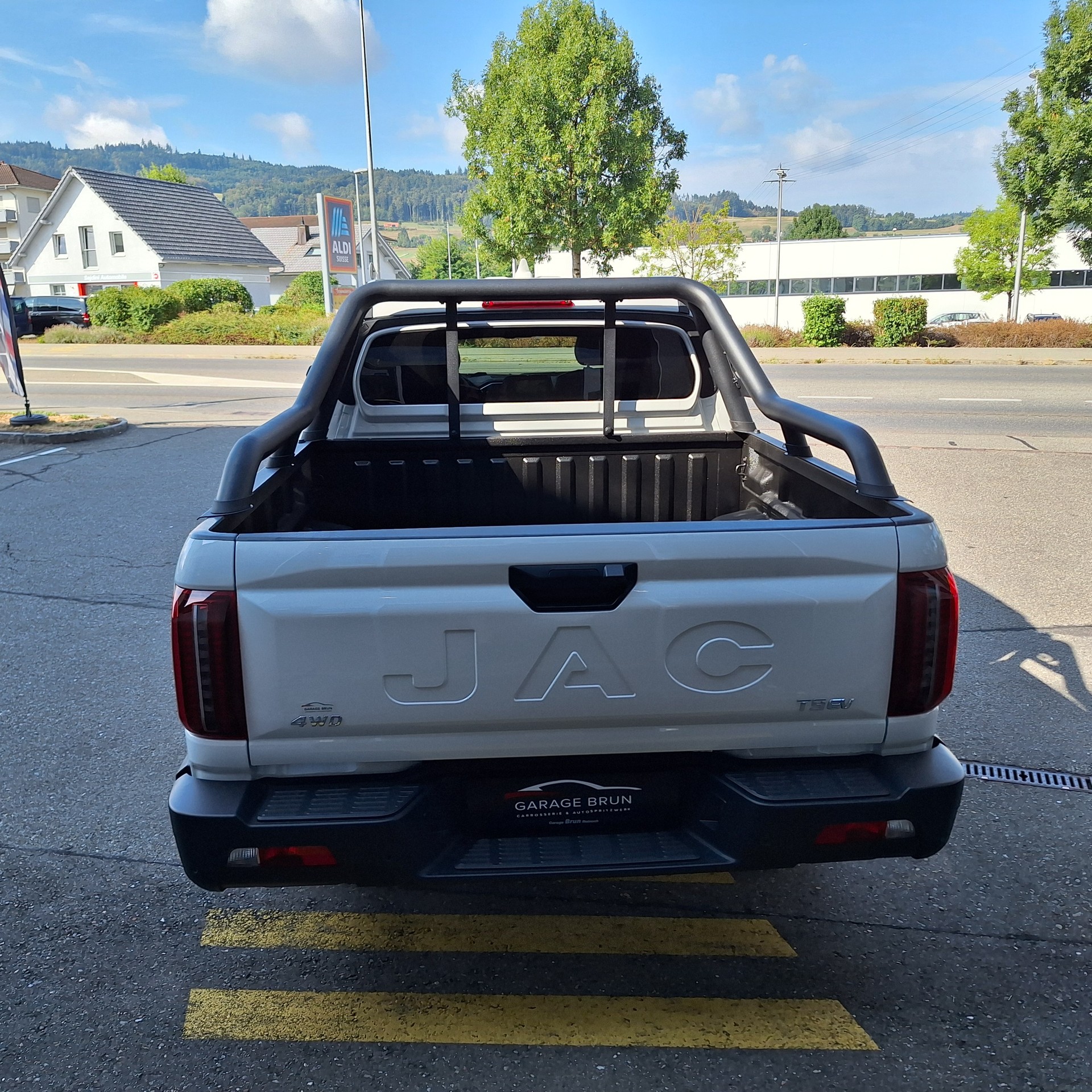 JAC T9EV 88kWh Luxury 4x4-image-3