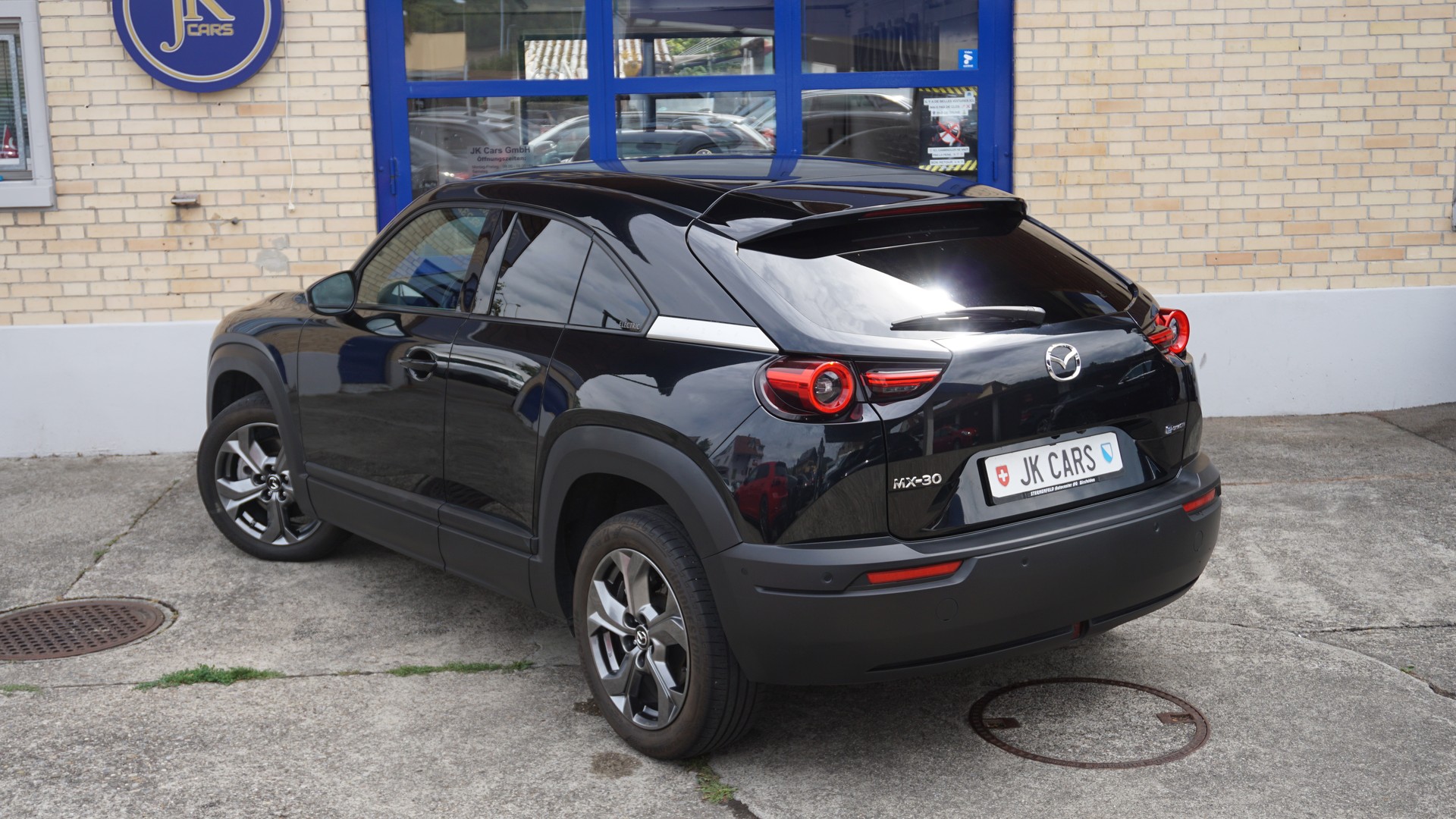 MAZDA MX-30 e-Skyactiv Revolution-image-8