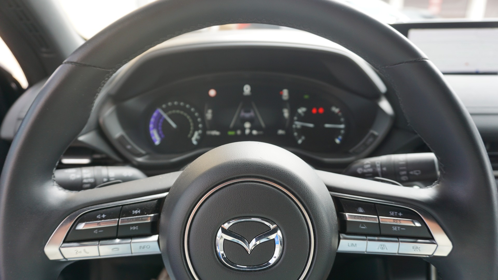 MAZDA MX-30 e-Skyactiv Revolution-image-10