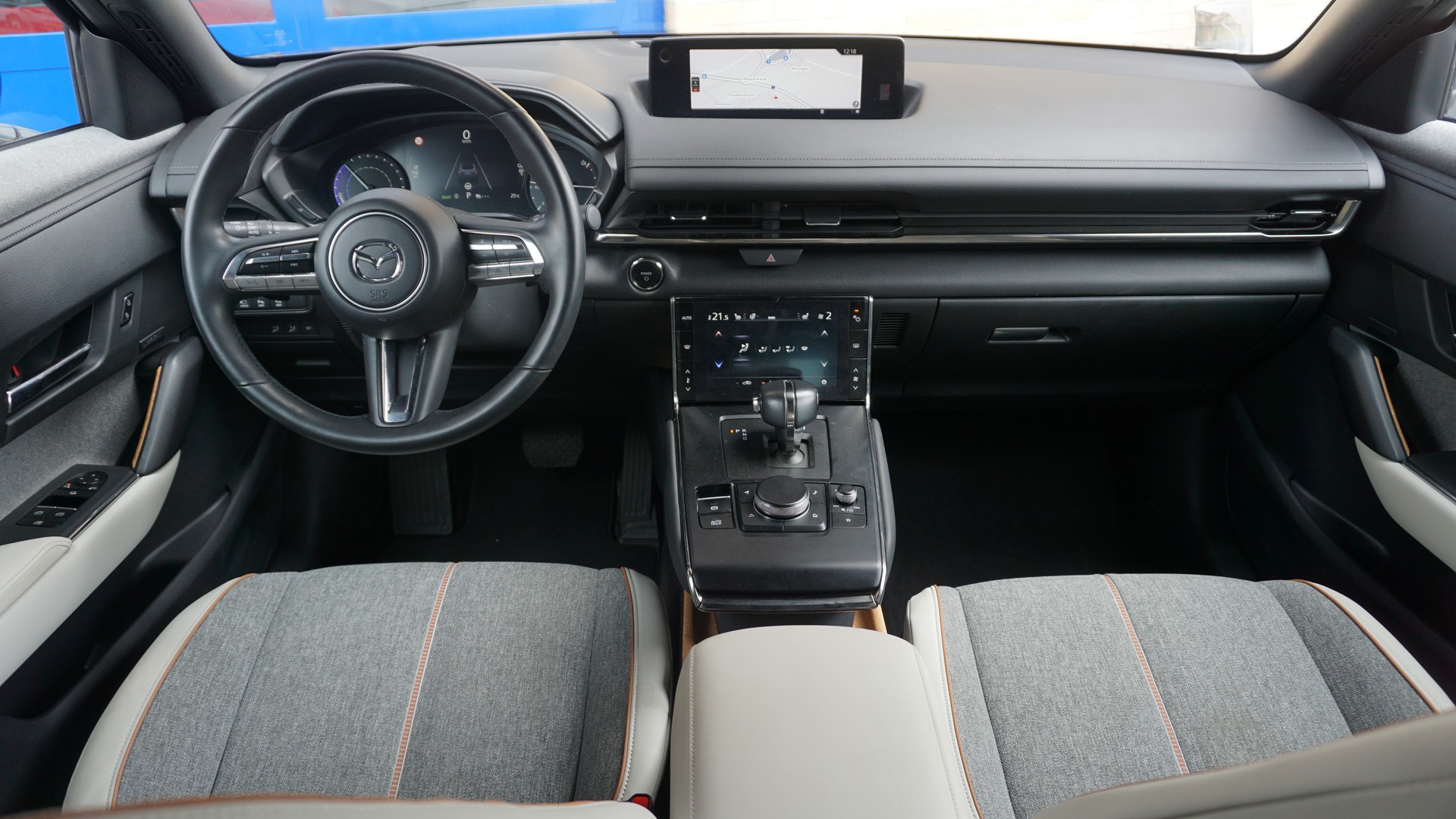 MAZDA MX-30 e-Skyactiv Revolution-image-13