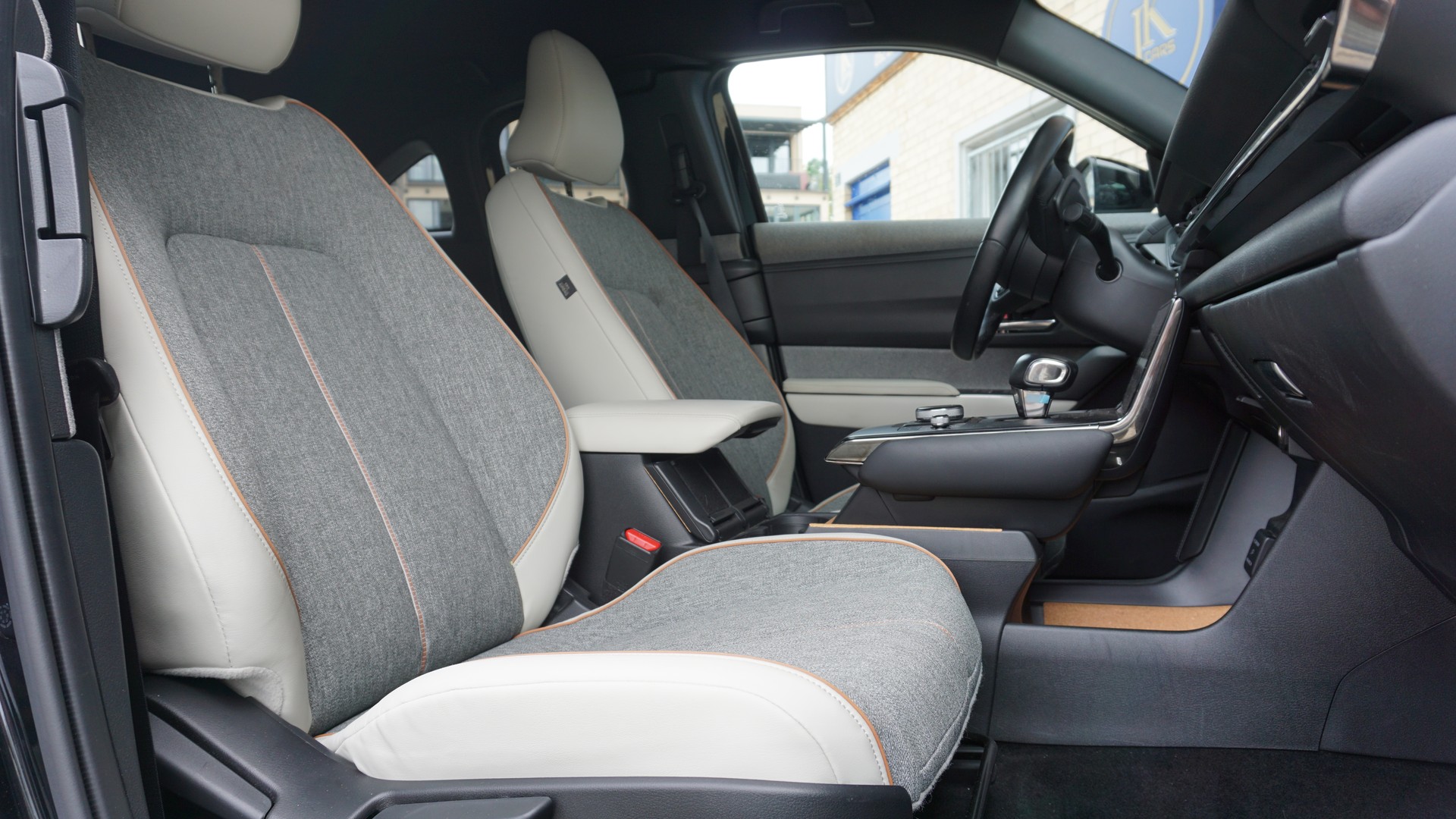 MAZDA MX-30 e-Skyactiv Revolution-image-16