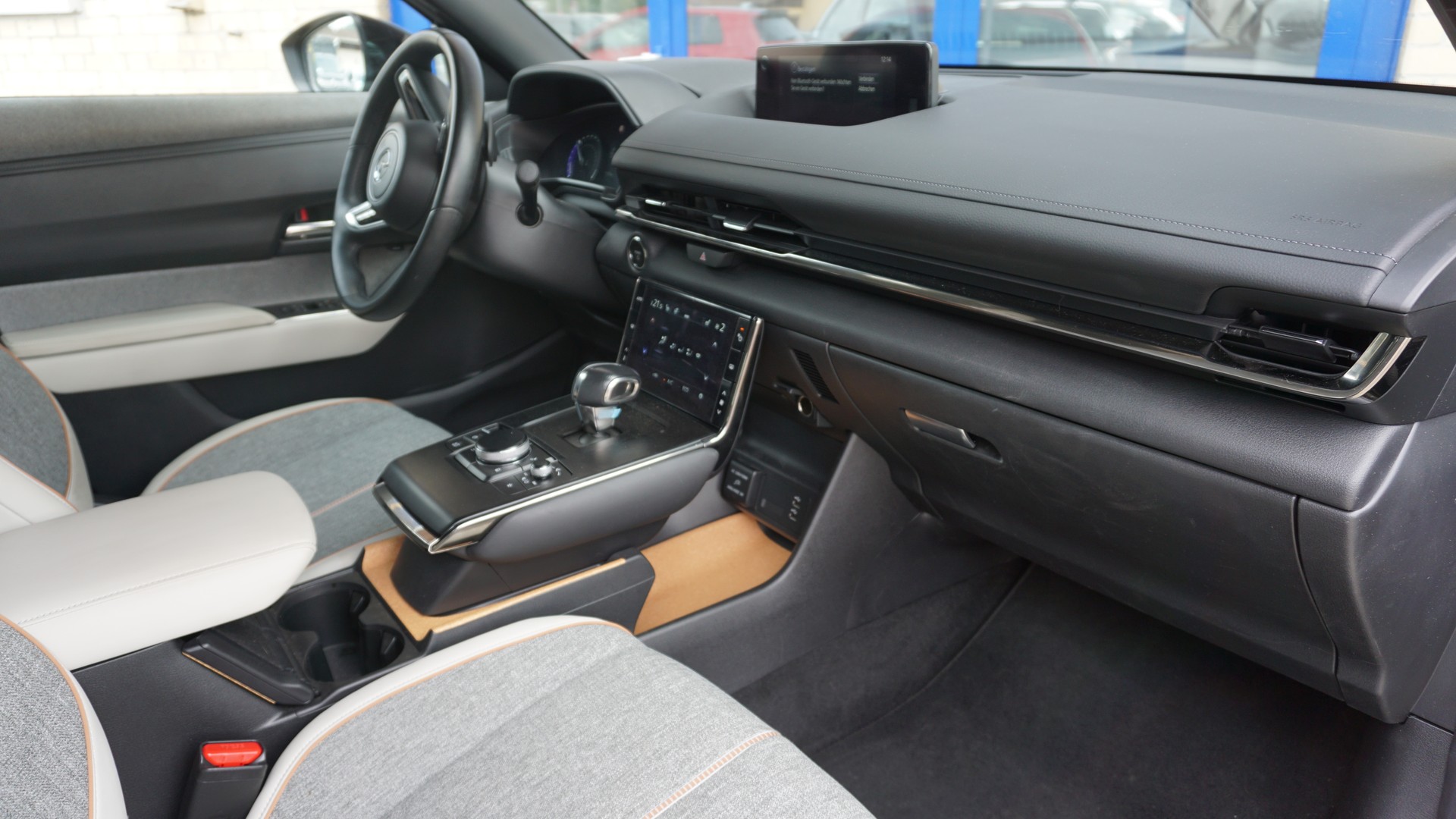 MAZDA MX-30 e-Skyactiv Revolution-image-14