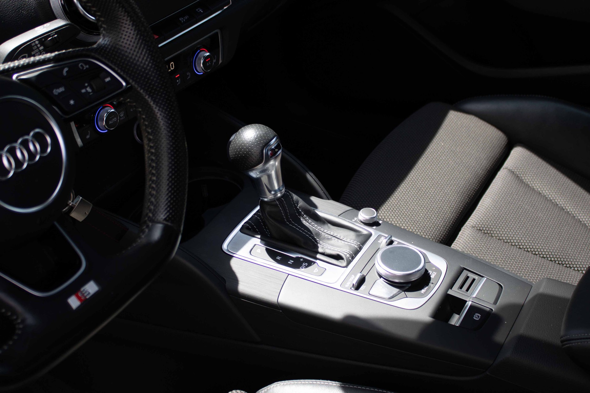 AUDI A3 Limousine 1.4 TFSI S Line Sport S-tronic-image-9
