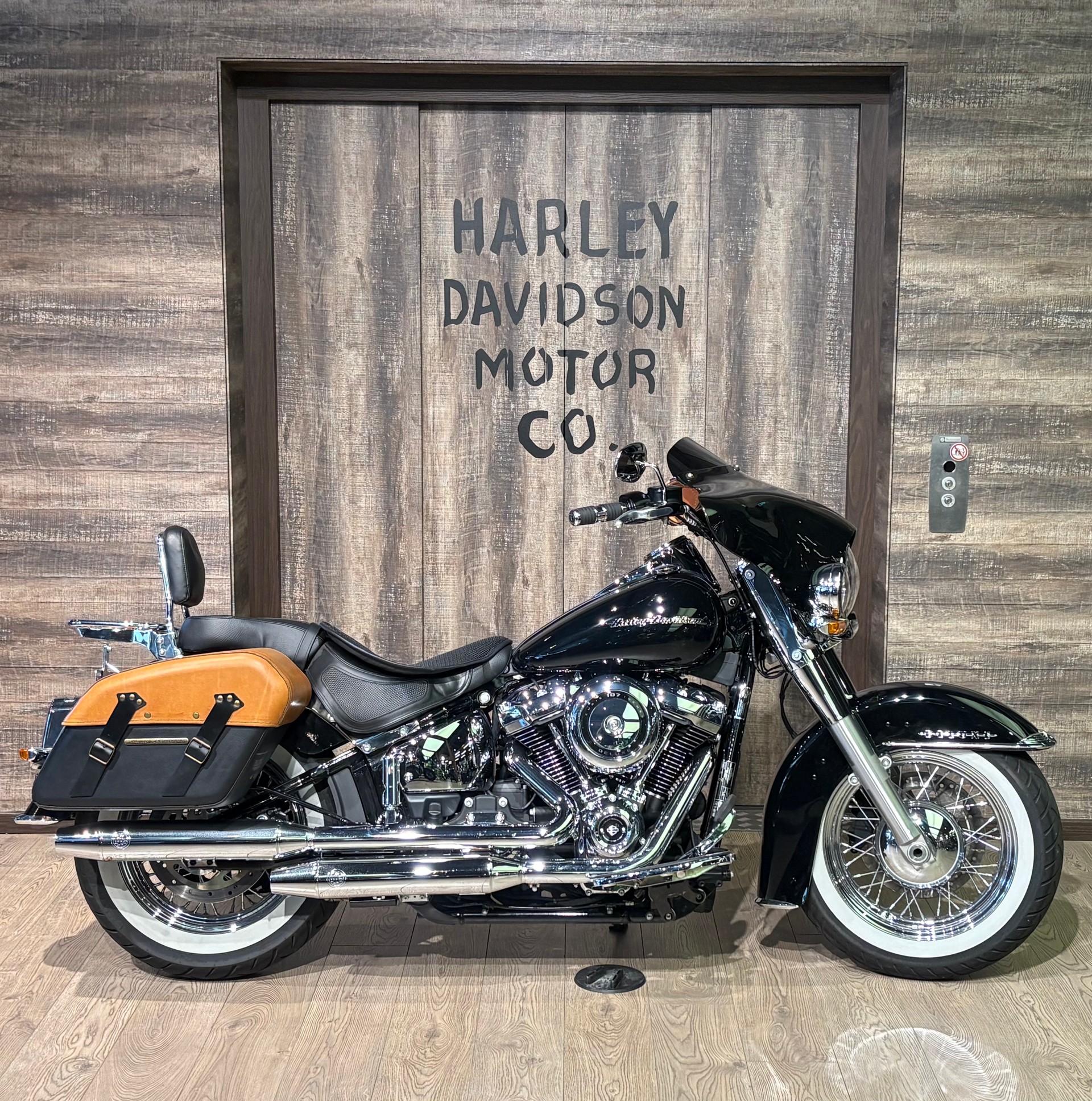 HARLEY-DAVIDSON FLDE Deluxe 107 ABS