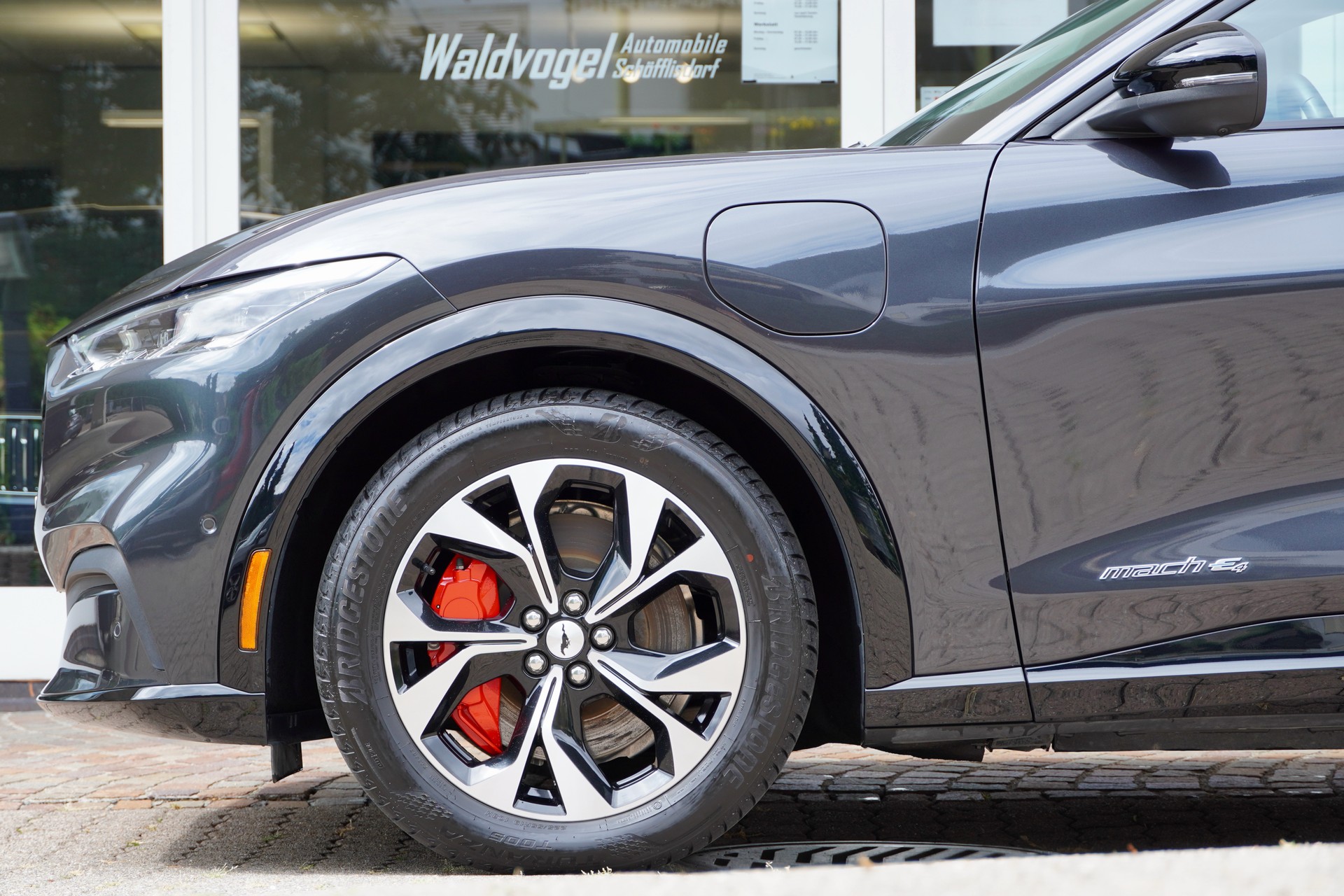 FORD Mustang MACH-E Premium AWD 72.6 kWh-image-4