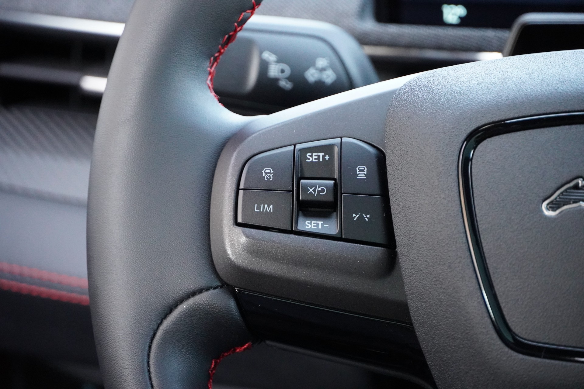 FORD Mustang MACH-E Premium AWD 72.6 kWh-image-15