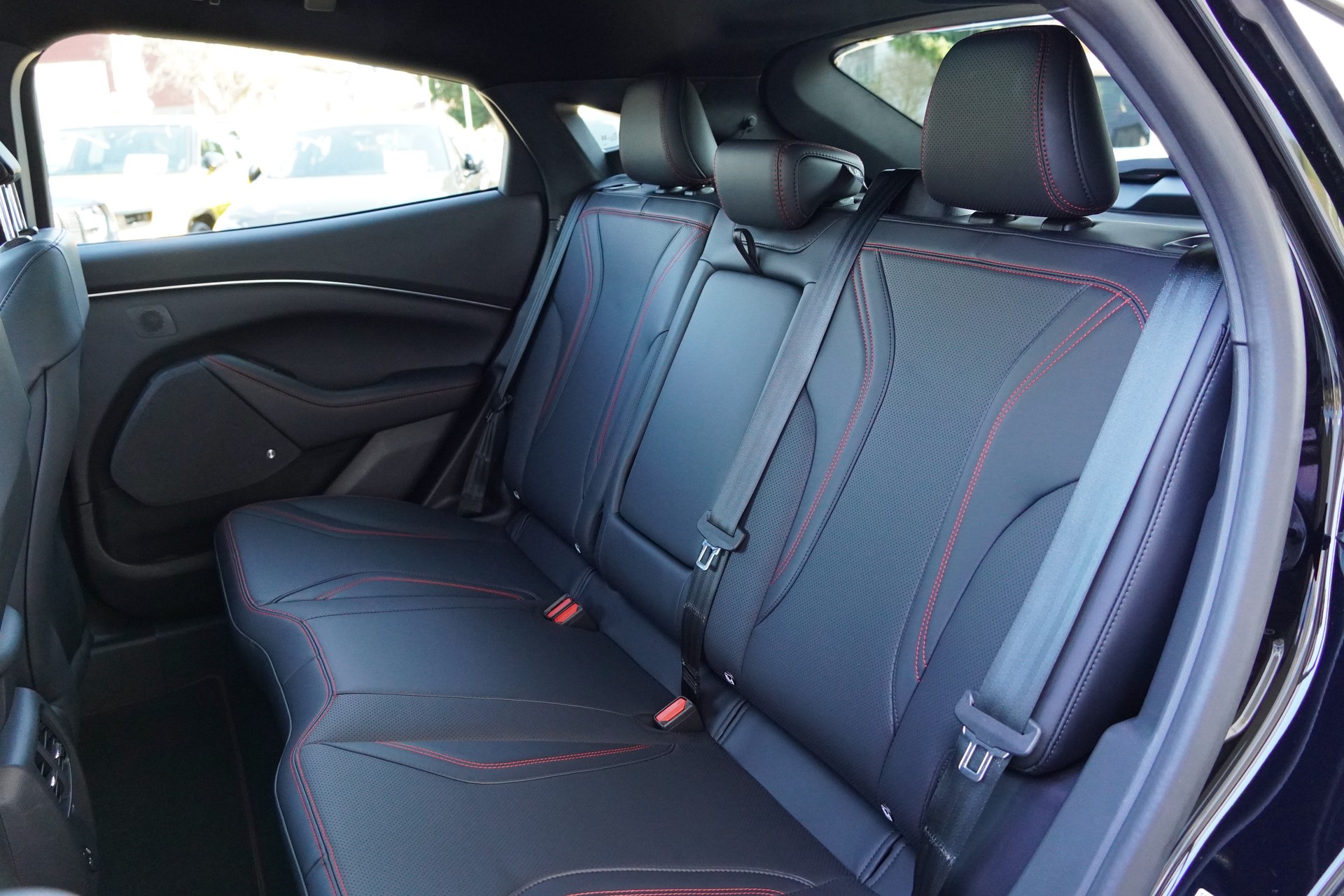 FORD Mustang MACH-E Premium AWD 72.6 kWh-image-12