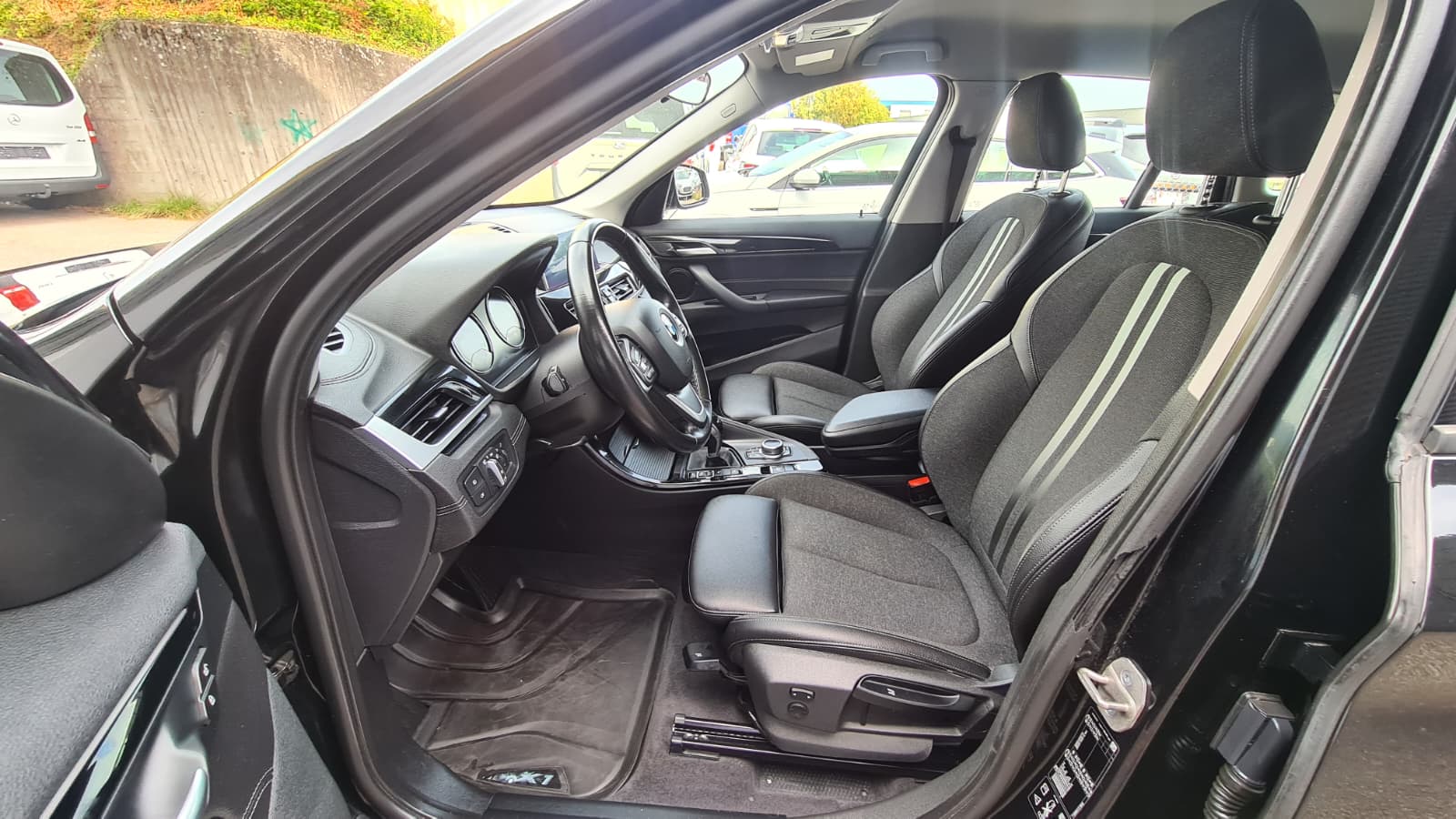 BMW X1 xDrive 18d Steptronic ** Teil-Leder ** Gr-Navi ** RF-Kamera ** Sitzheizung ** PDC V+H ** Frisch Ab MFK & Service **-image-19