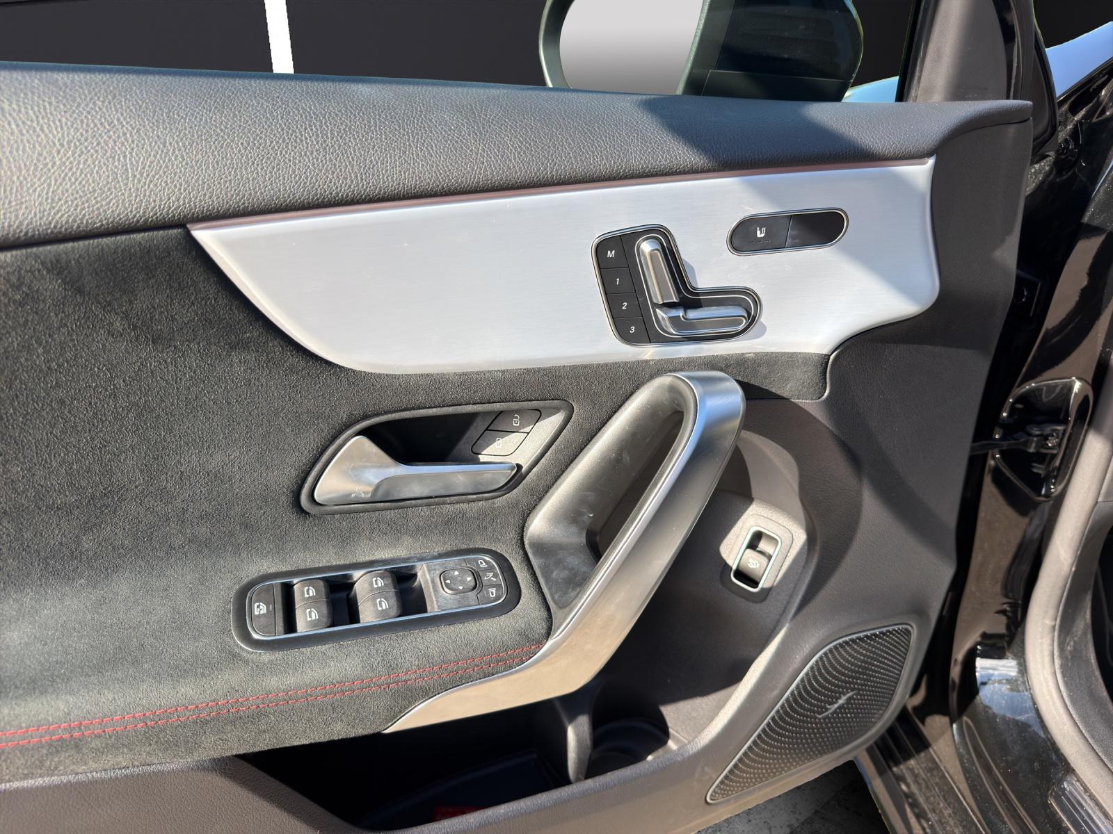 MERCEDES-BENZ A 35 AMG 4matic Limousine-image-7