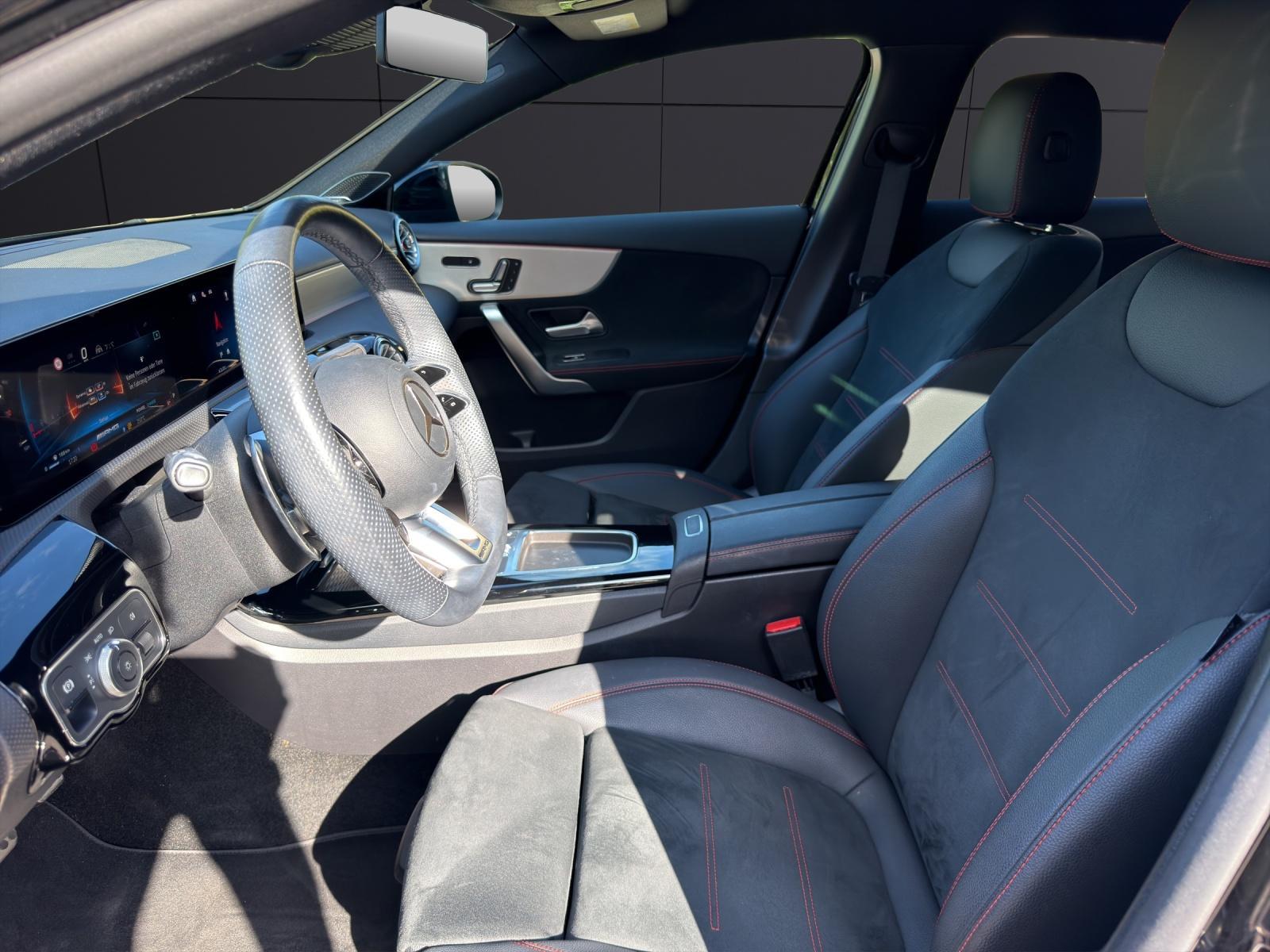 MERCEDES-BENZ A 35 AMG 4matic Limousine-showroom-element-1