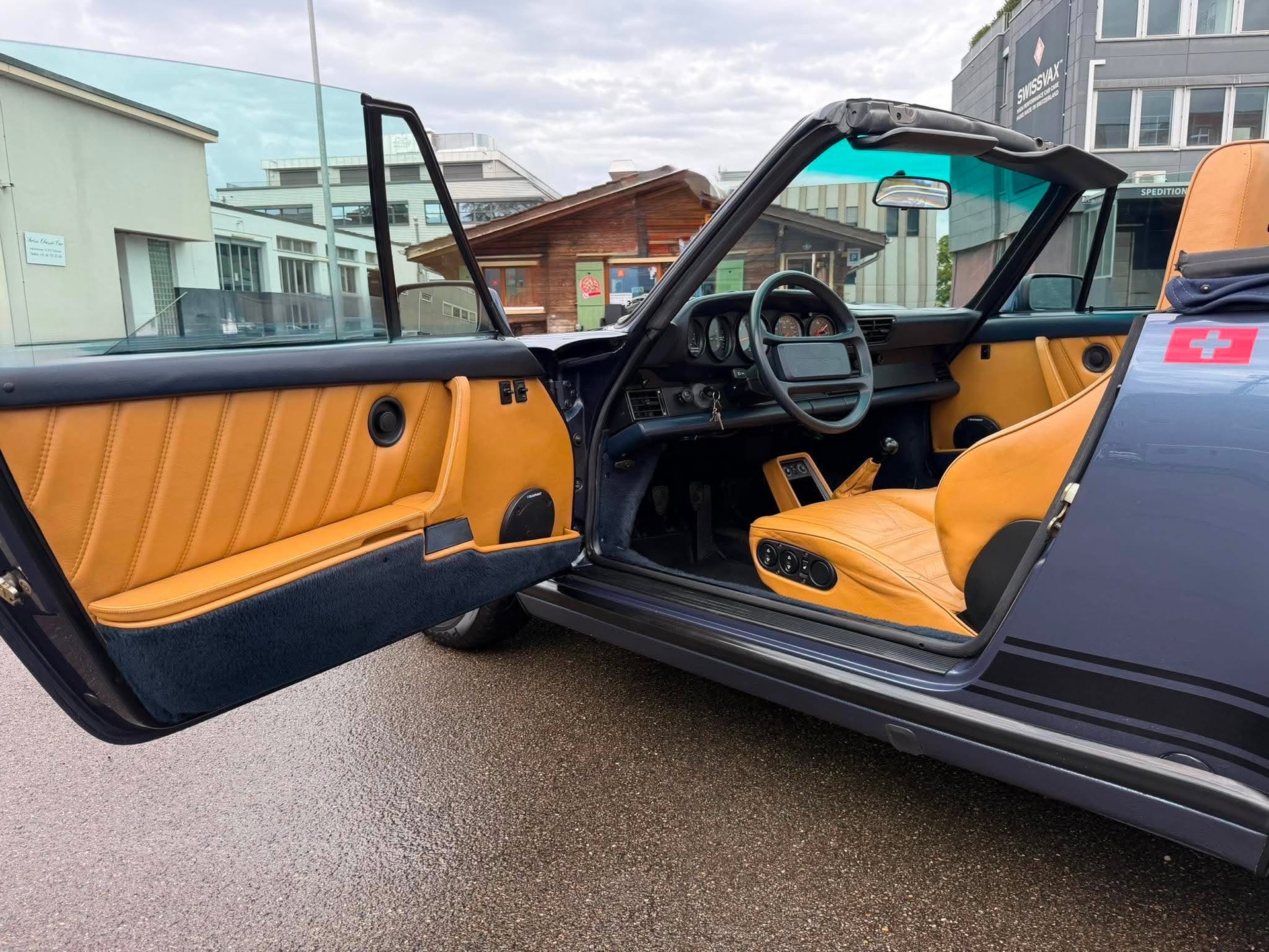 PORSCHE 911 Carrera Cabrio-image-9