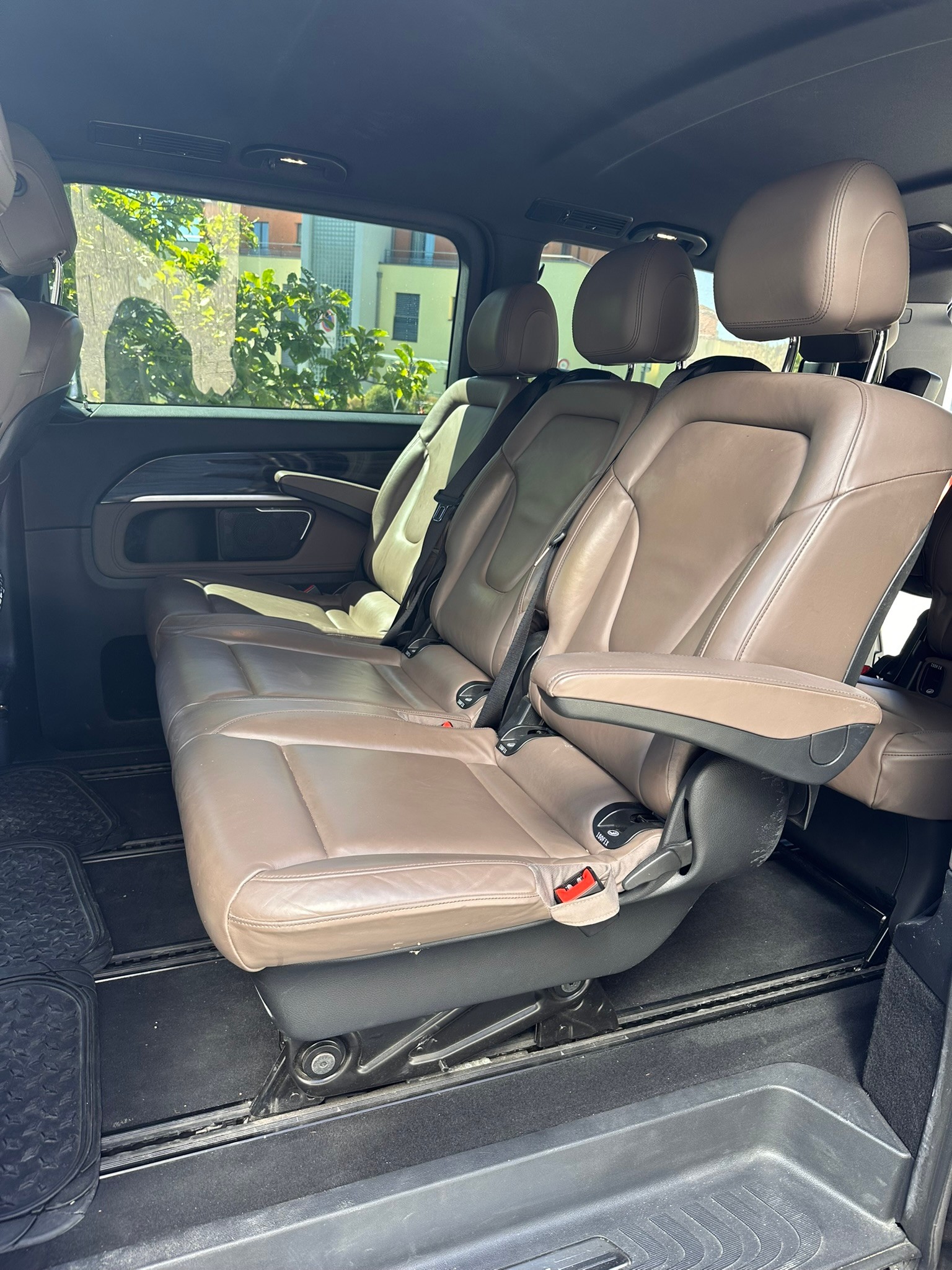 MERCEDES-BENZ V 300 d Swiss Ed. lang 4matic-image-3