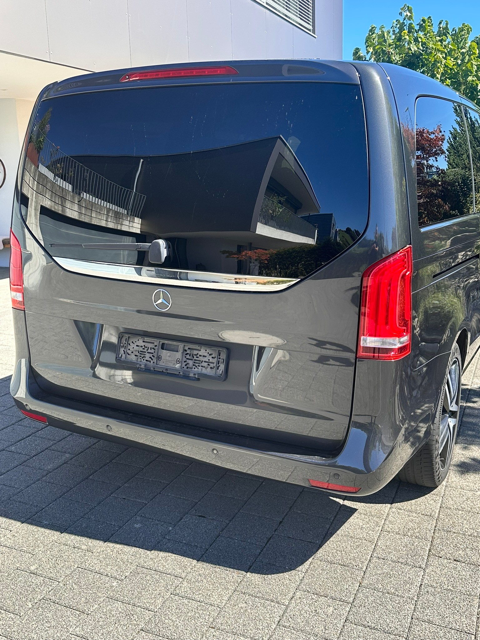 MERCEDES-BENZ V 300 d Swiss Ed. lang 4matic-image-1