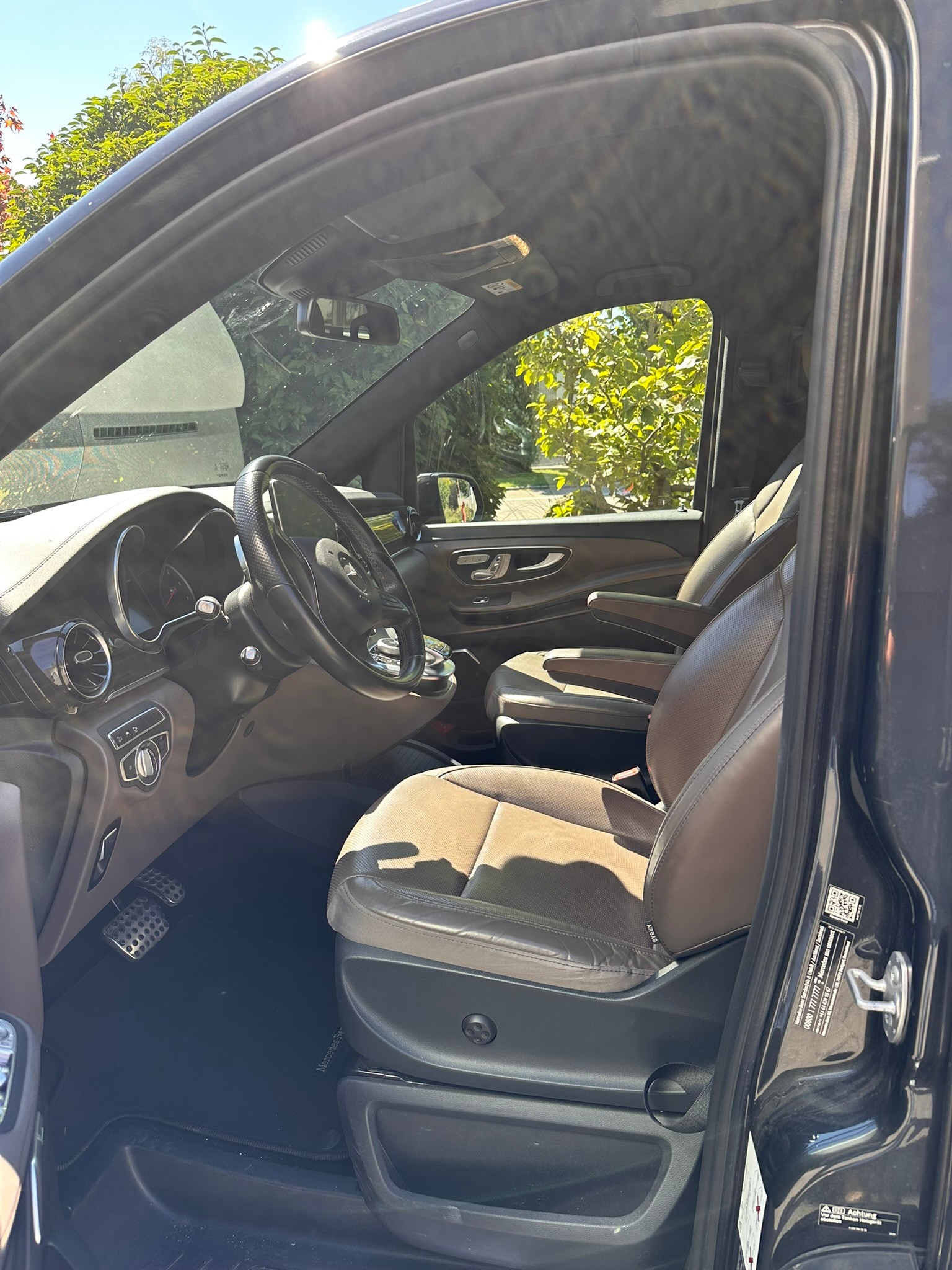 MERCEDES-BENZ V 300 d Swiss Ed. lang 4matic-image-2