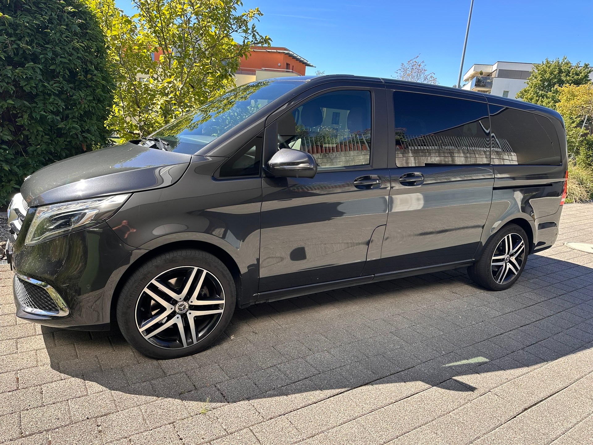 MERCEDES-BENZ V 300 d Swiss Ed. lang 4matic-image-0