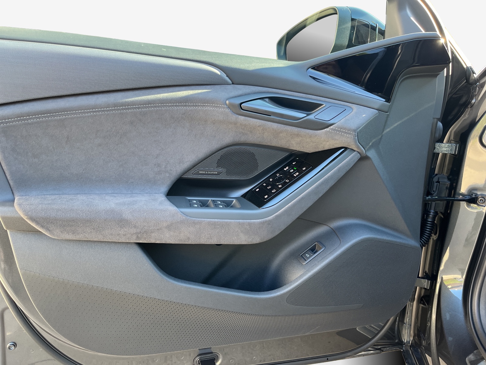 AUDI S6 Avant e-tron quattro-image-13