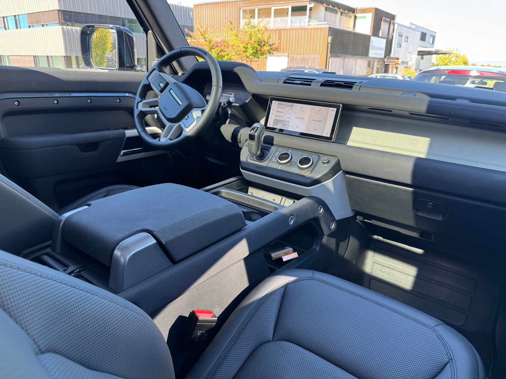 LAND ROVER Defender 110 P400 I6 SE 3.0 AT8-image-6