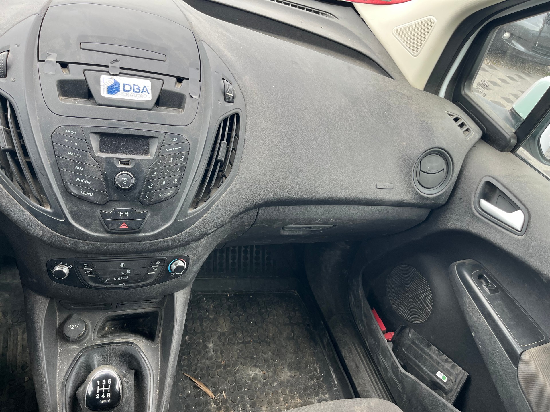 FORD Transit Courier Van 1.0 EcoBoost Ambiente-image-13