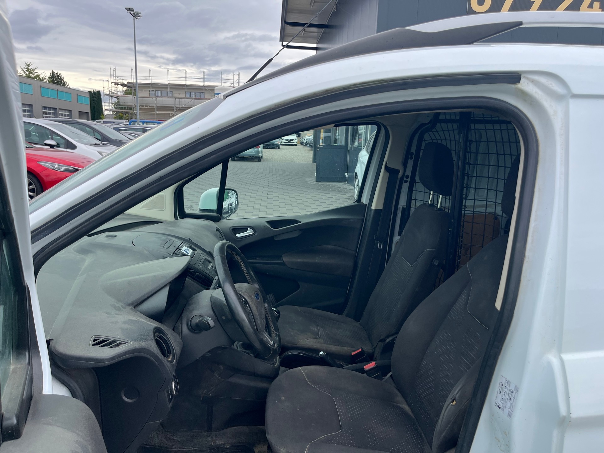 FORD Transit Courier Van 1.0 EcoBoost Ambiente-image-12