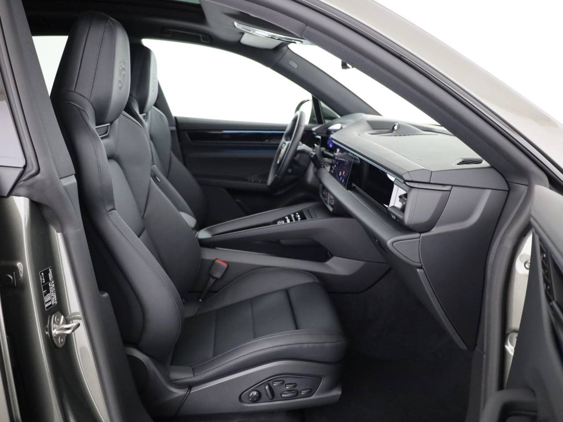 PORSCHE Macan 4S-image-12