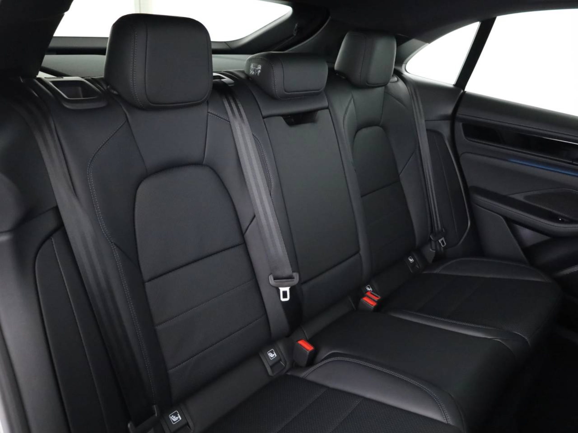 PORSCHE Macan 4S-image-17