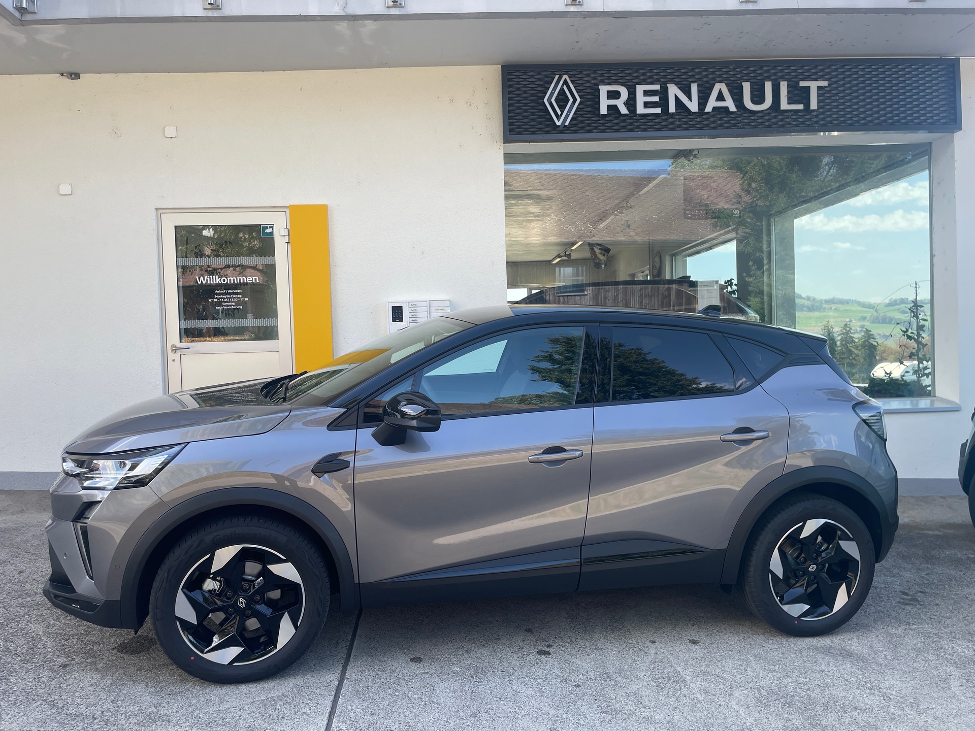 RENAULT Captur 1.8 E-Tech 160 Techno DHT-image-0