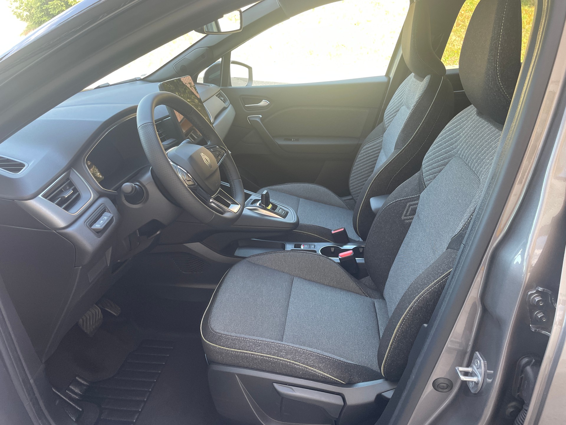 RENAULT Captur 1.8 E-Tech 160 Techno DHT-image-12
