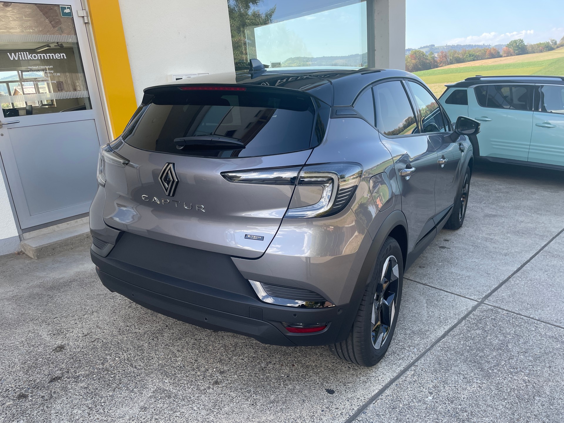 RENAULT Captur 1.8 E-Tech 160 Techno DHT-image-3