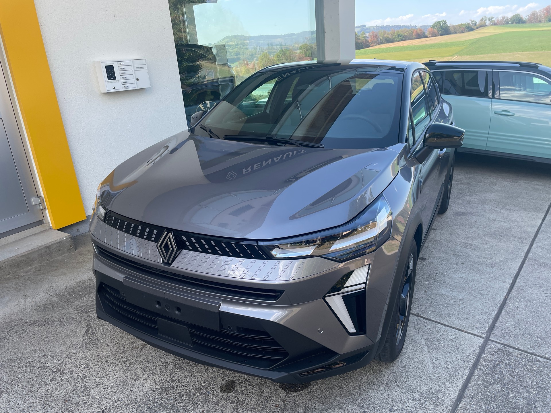 RENAULT Captur 1.8 E-Tech 160 Techno DHT-image-1