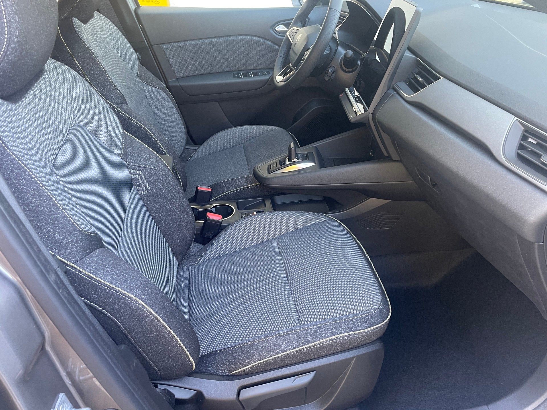 RENAULT Captur 1.8 E-Tech 160 Techno DHT-image-9
