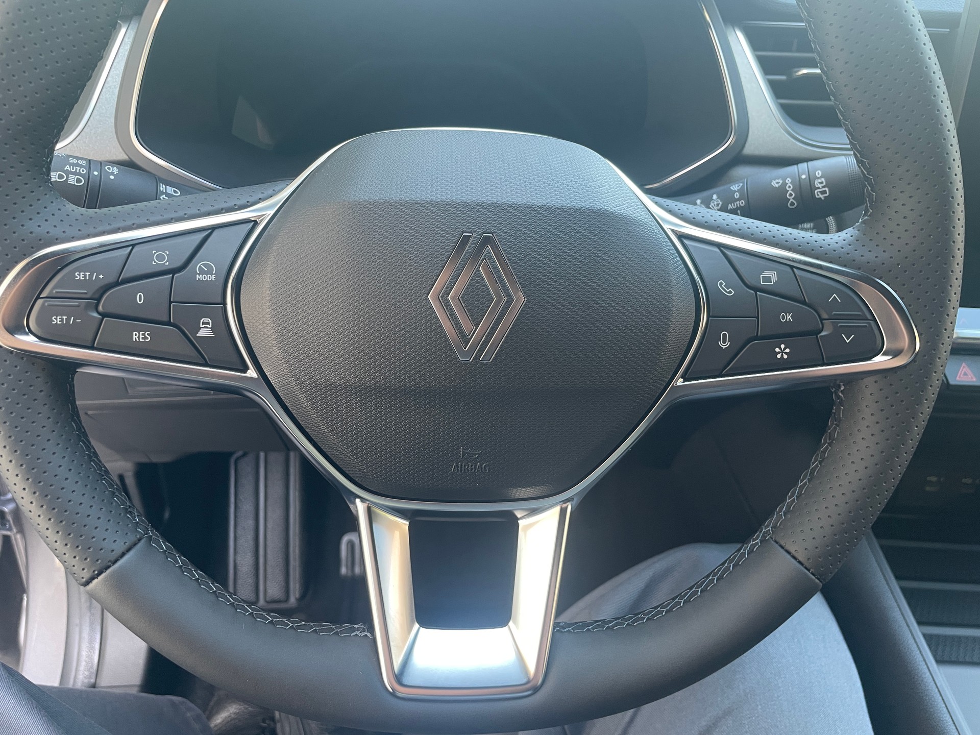 RENAULT Captur 1.8 E-Tech 160 Techno DHT-image-13
