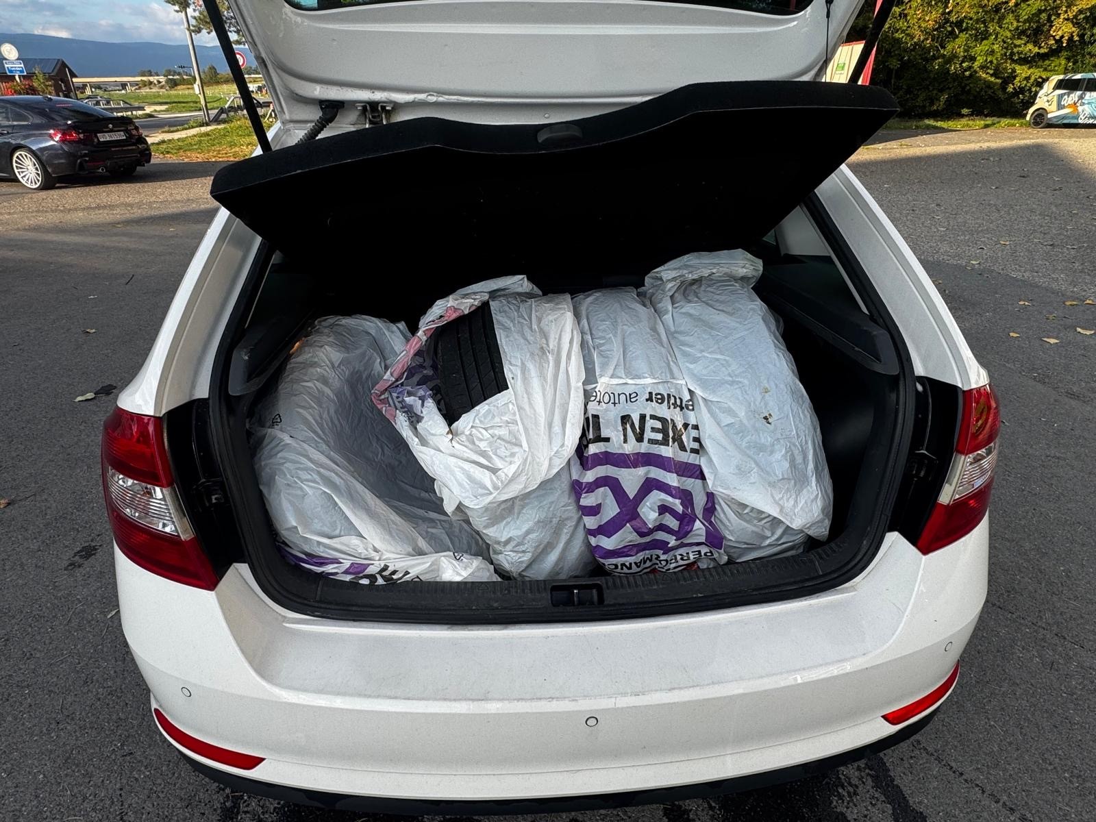 SKODA Rapid Spaceback 1.2 TSI Ambition-image-9