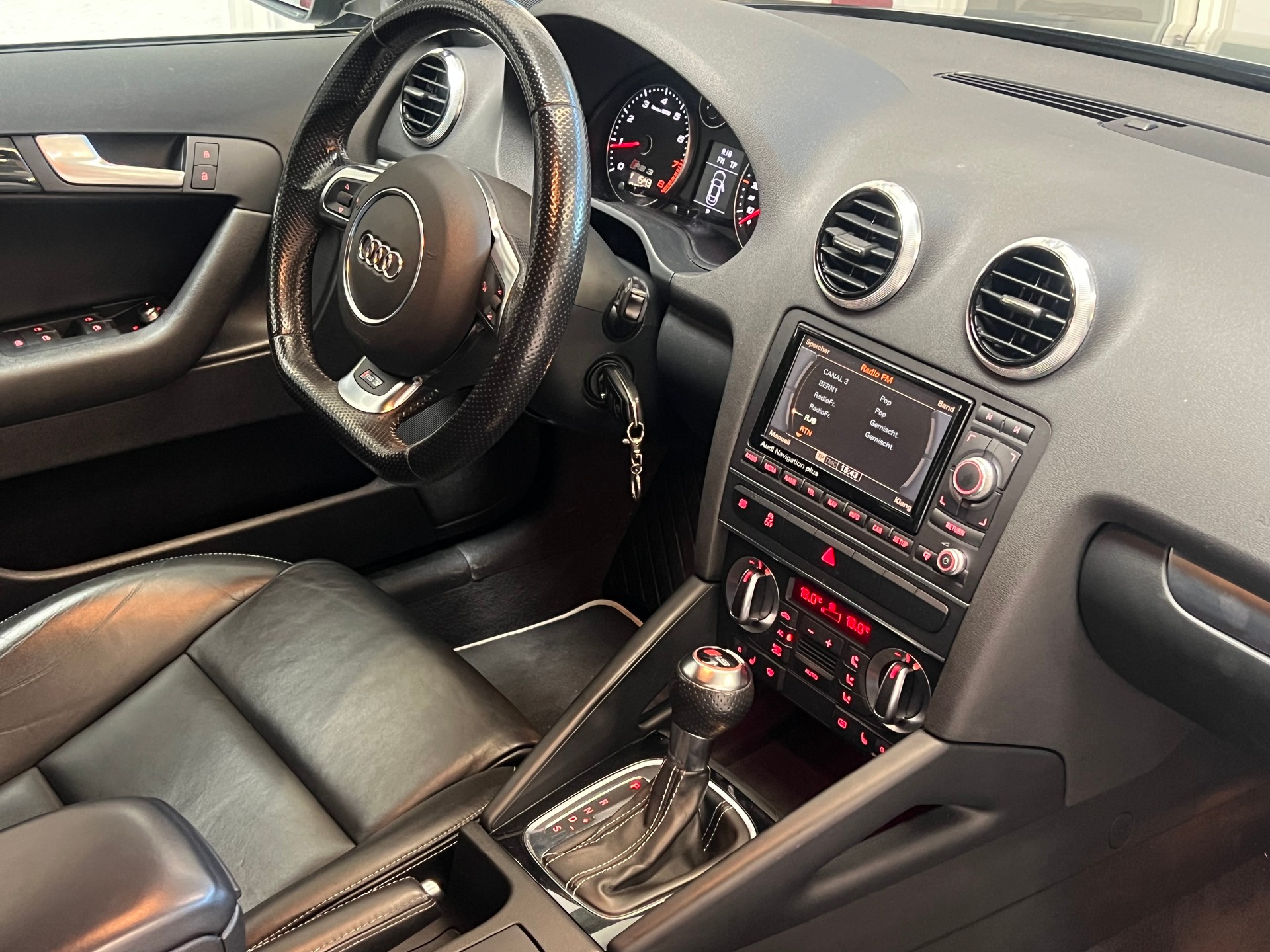 AUDI RS3 Sportback 2.5 TFSI quattro S-tronic-image-11