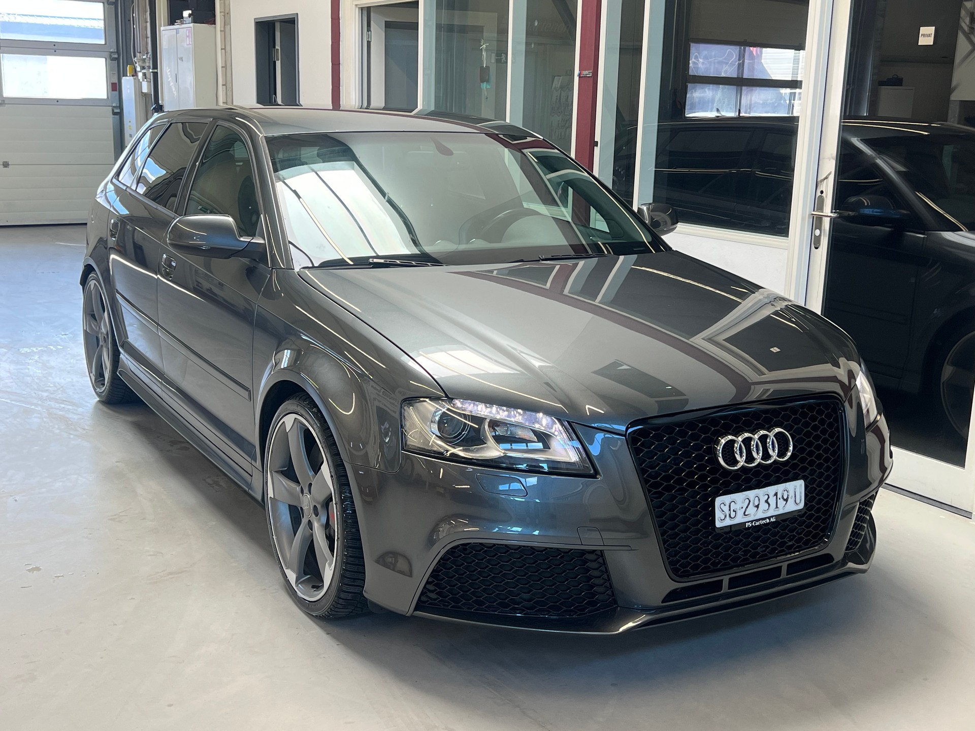 AUDI RS3 Sportback 2.5 TFSI quattro S-tronic-image-9