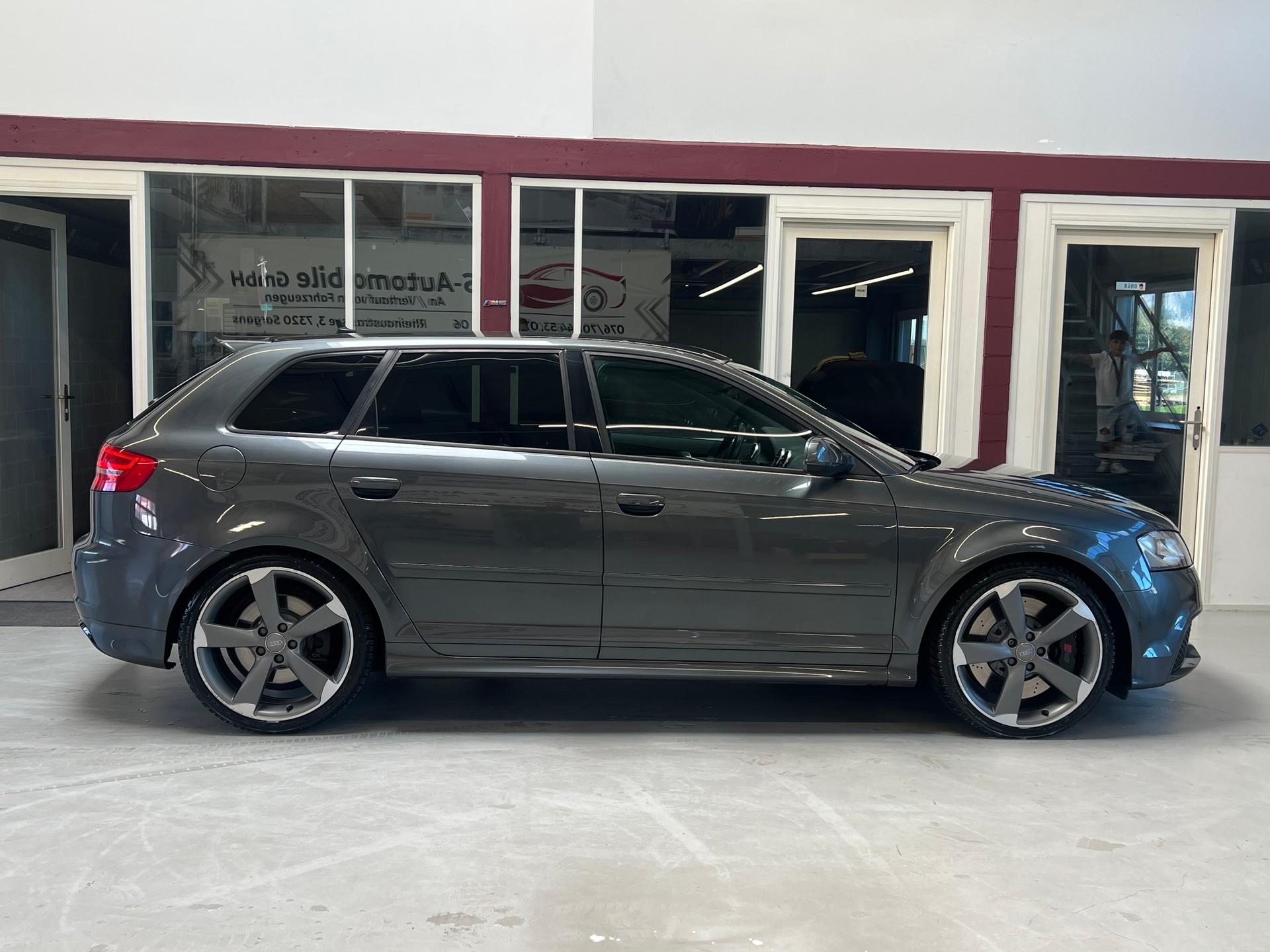 AUDI RS3 Sportback 2.5 TFSI quattro S-tronic-image-8