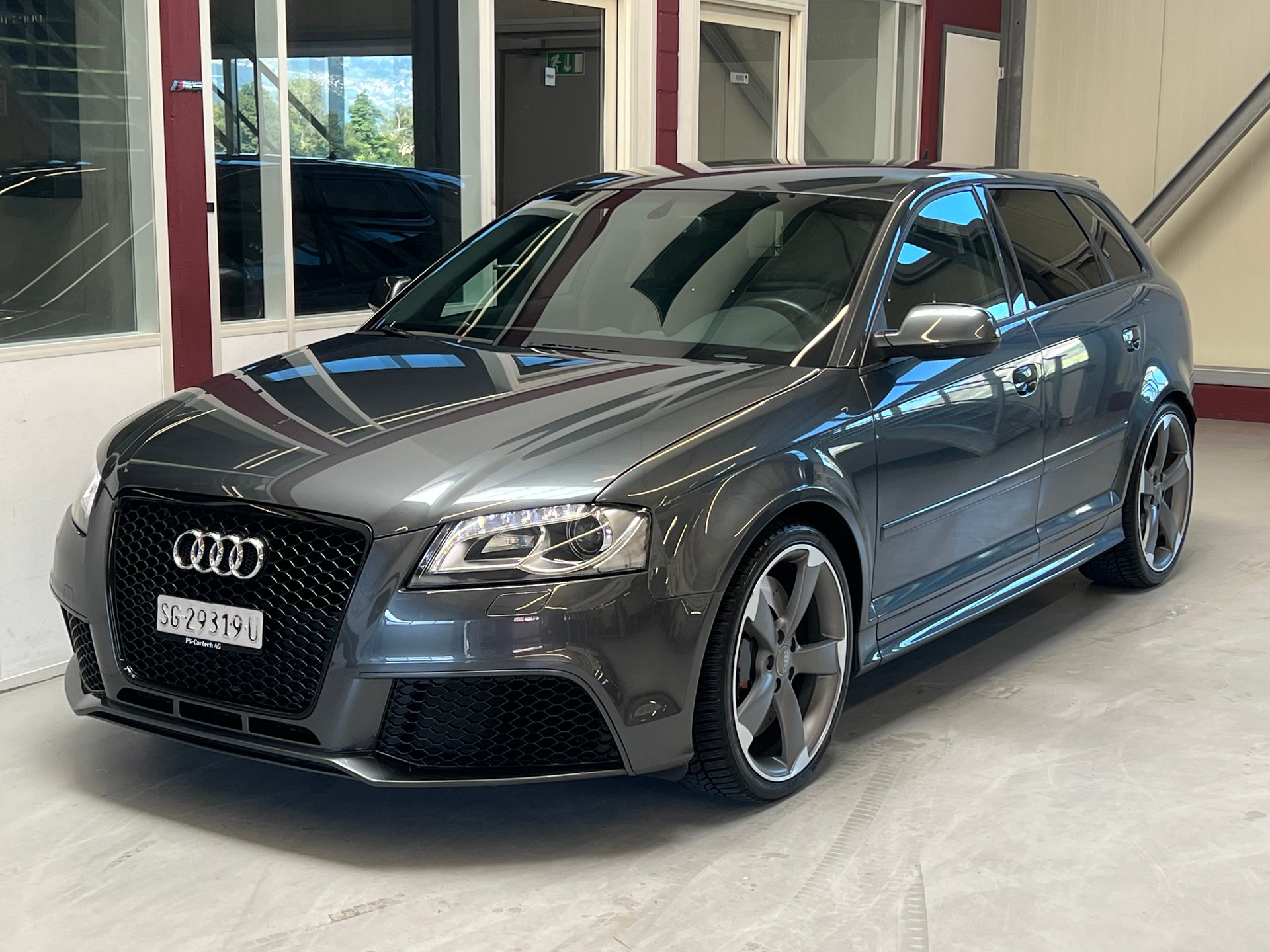 AUDI RS3 Sportback 2.5 TFSI quattro S-tronic-image-2