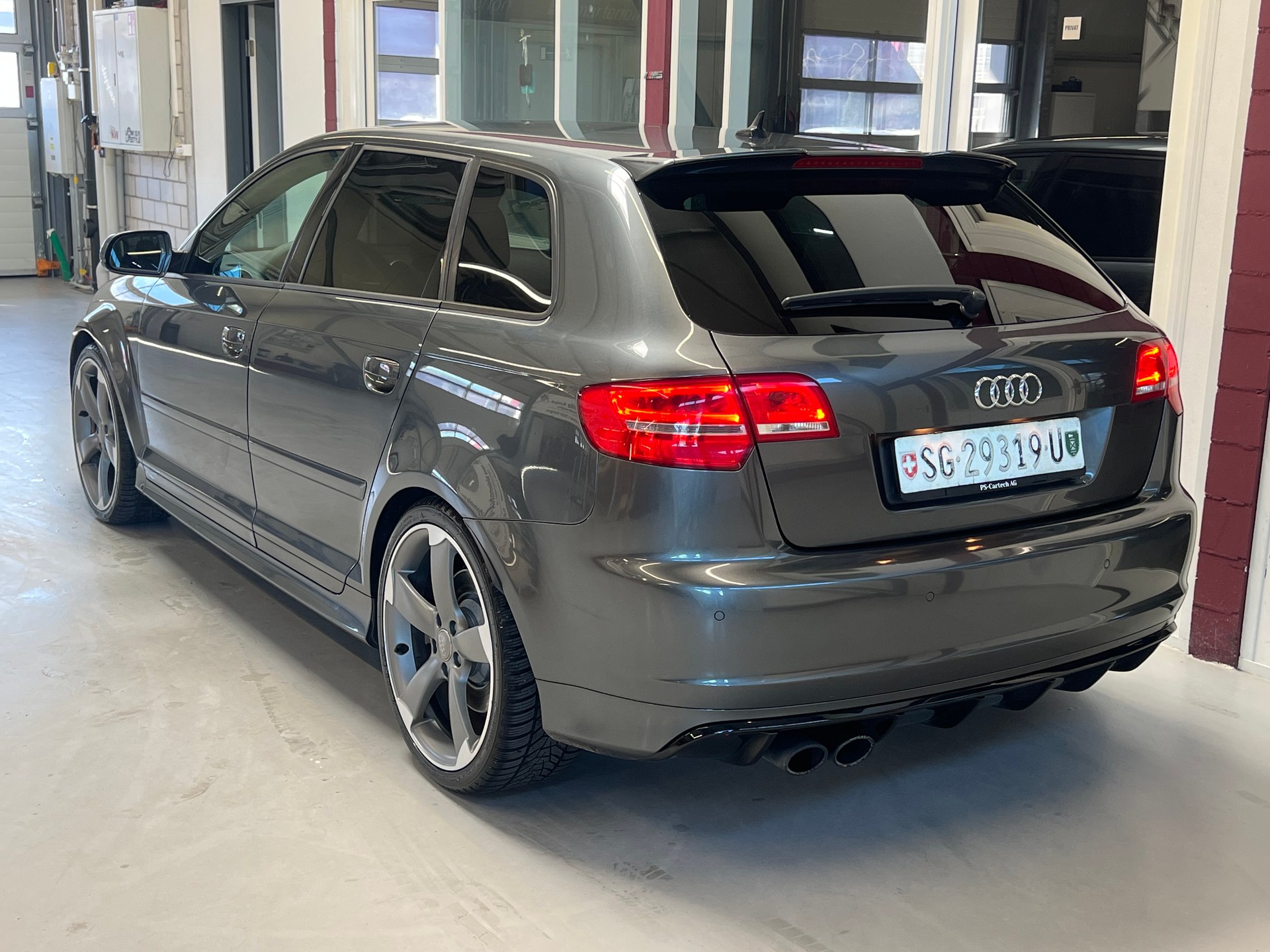AUDI RS3 Sportback 2.5 TFSI quattro S-tronic-image-5