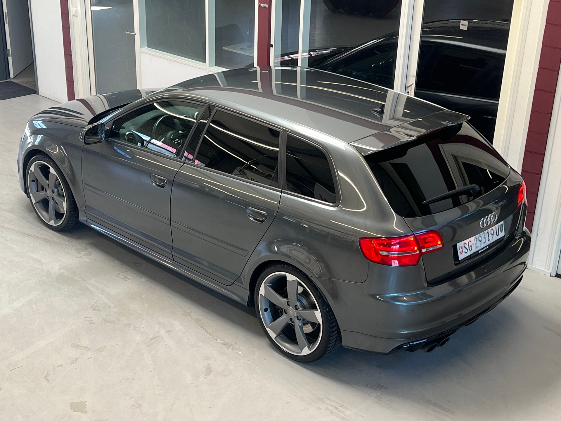 AUDI RS3 Sportback 2.5 TFSI quattro S-tronic-image-4