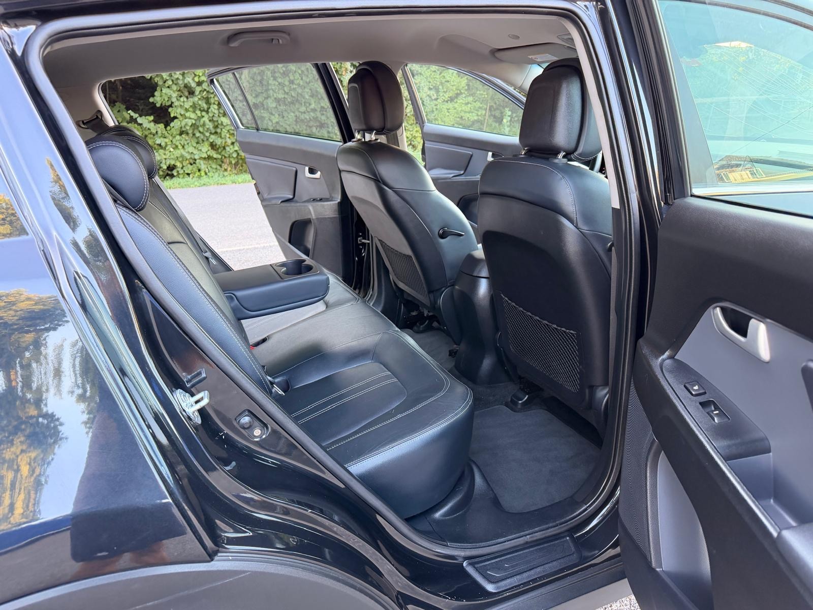 KIA Sportage 2.0 CRDi Style 4WD Automatic-image-9