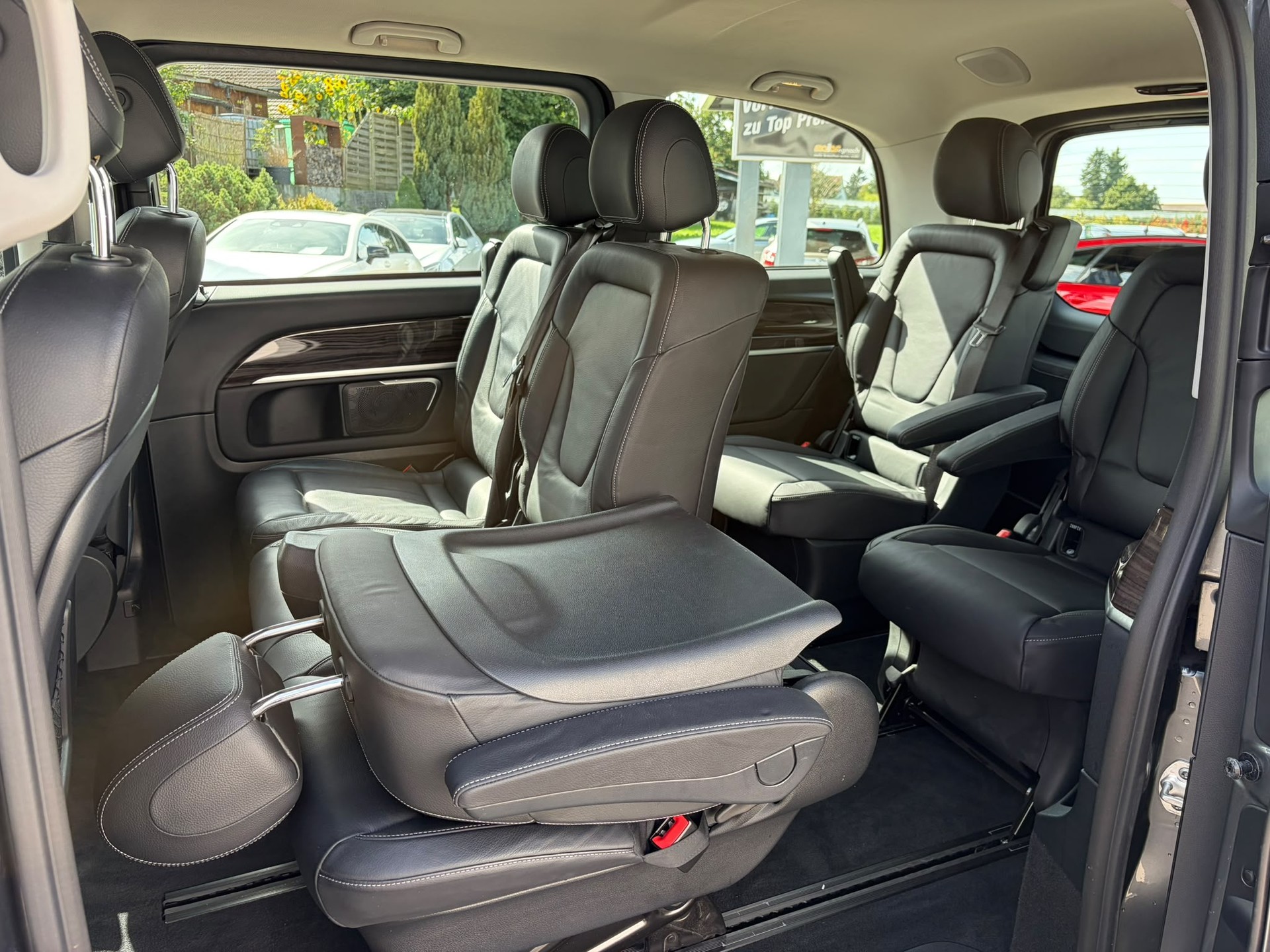 MERCEDES-BENZ V 300 d kompakt Avantgarde 9G-Tronic-image-15