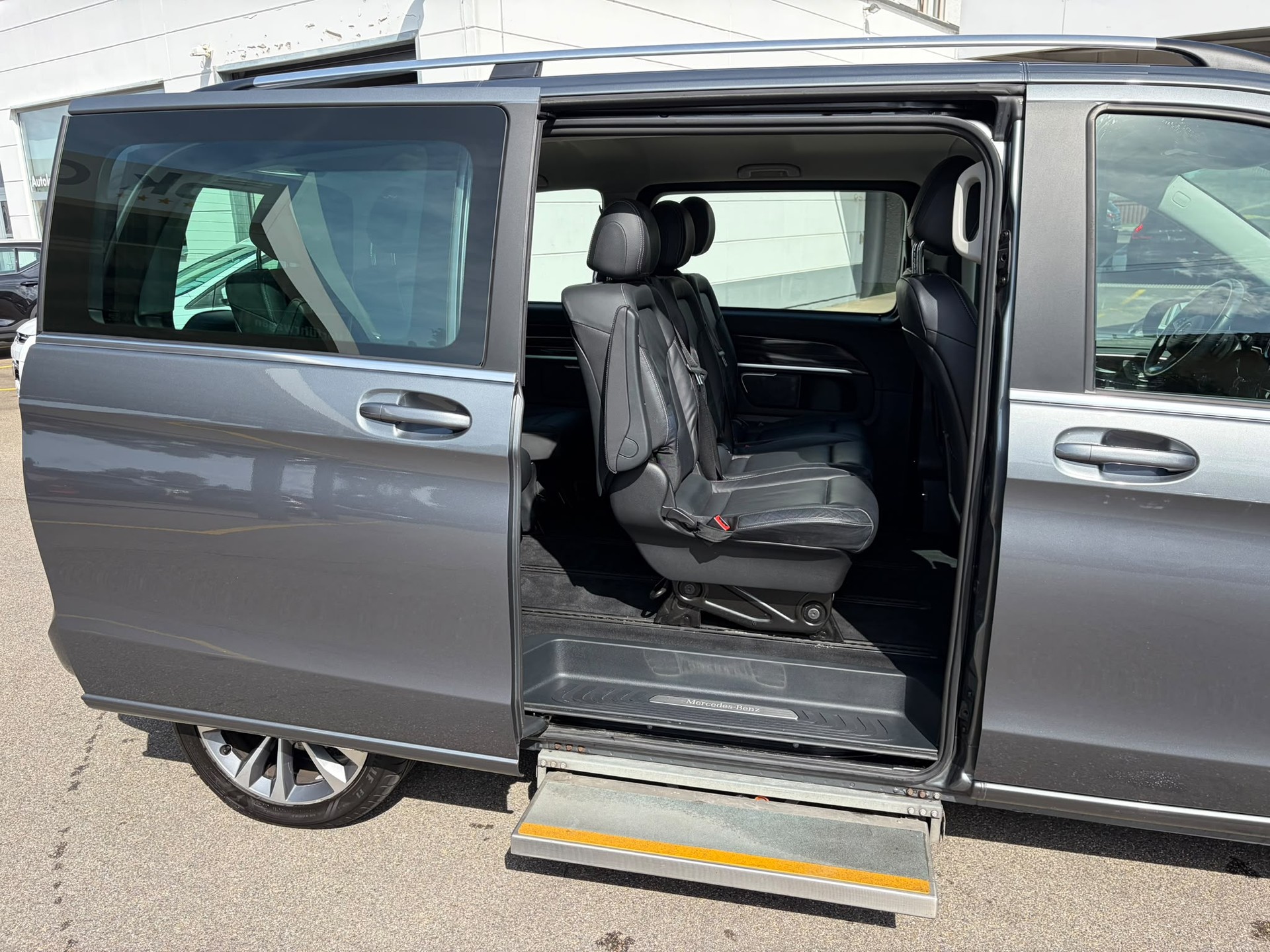 MERCEDES-BENZ V 300 d kompakt Avantgarde 9G-Tronic-image-5