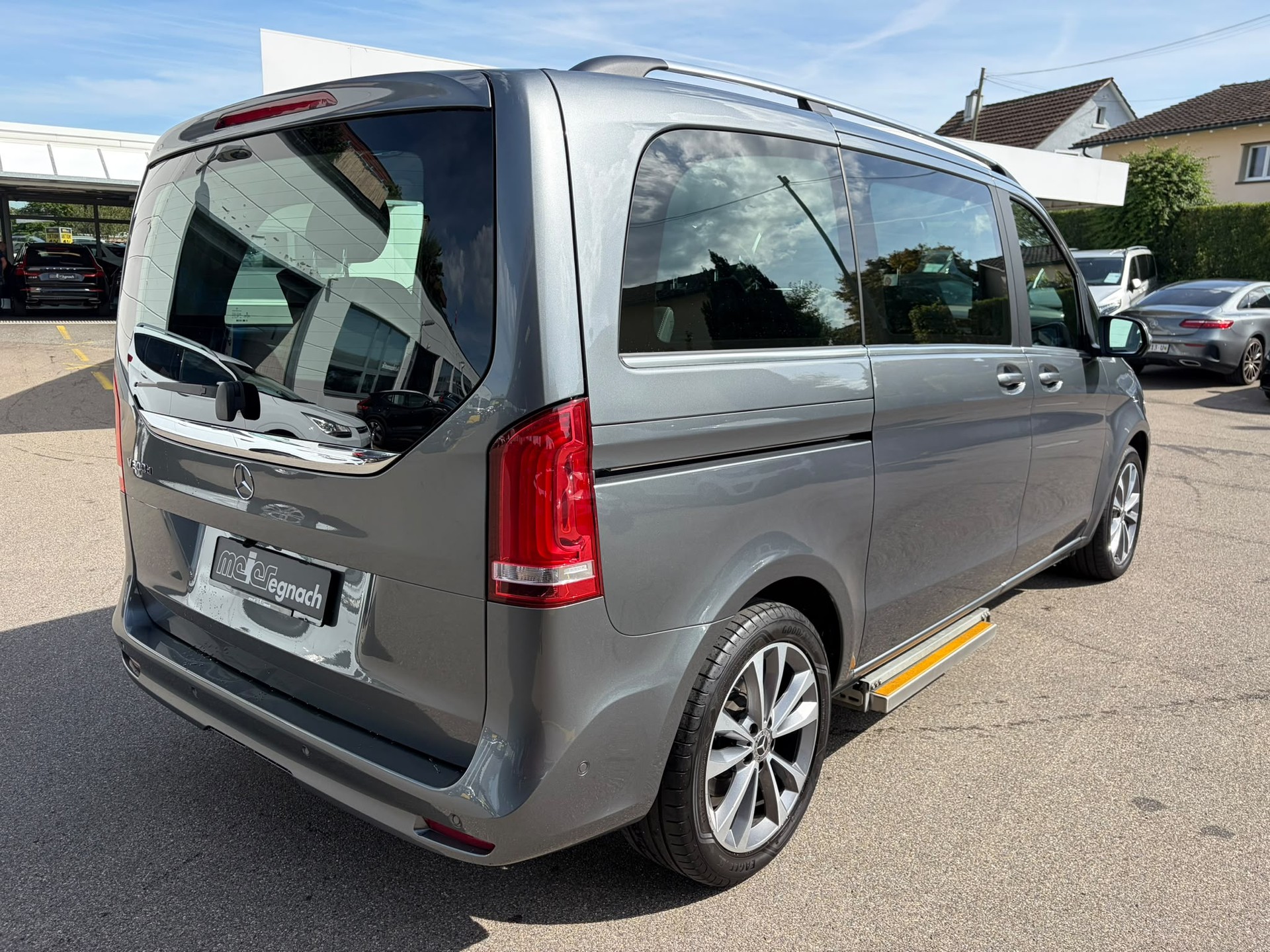 MERCEDES-BENZ V 300 d kompakt Avantgarde 9G-Tronic-image-9